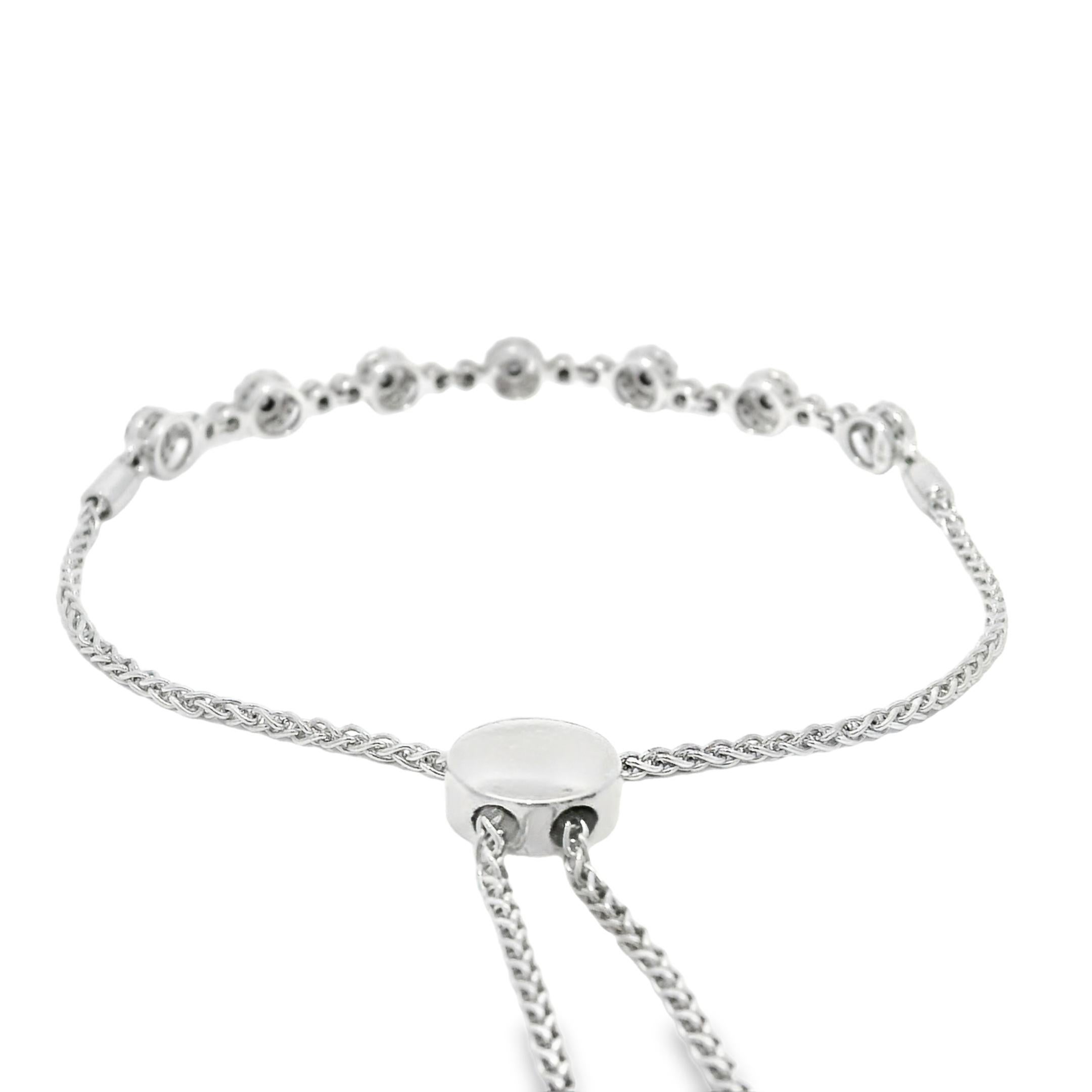 Natural Round Brilliant Diamond 10-Karat Adjustable Station Bracelet En Stock en venta 1