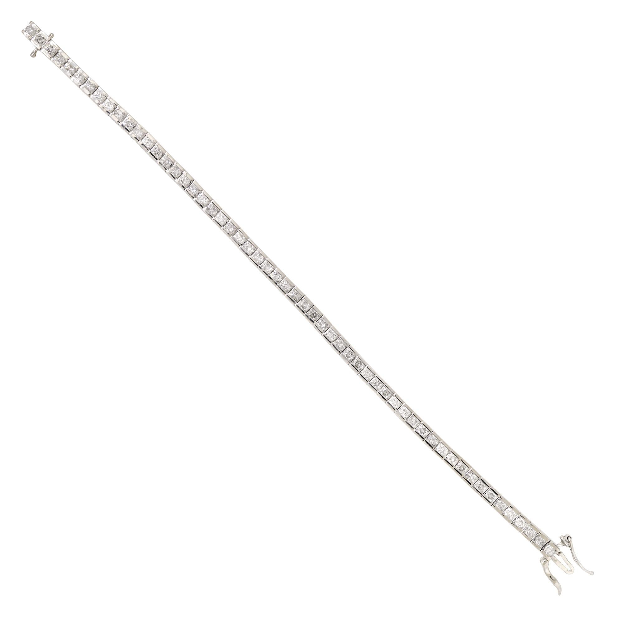 14 Karat White Gold Natural 4.0 Carat Diamond Channel Set Tennis Bracelet

This stunning 14-karat white gold tennis bracelet features natural, round brilliant-cut diamonds totaling approximately 4.0 carats. With SI (slightly included) clarity and