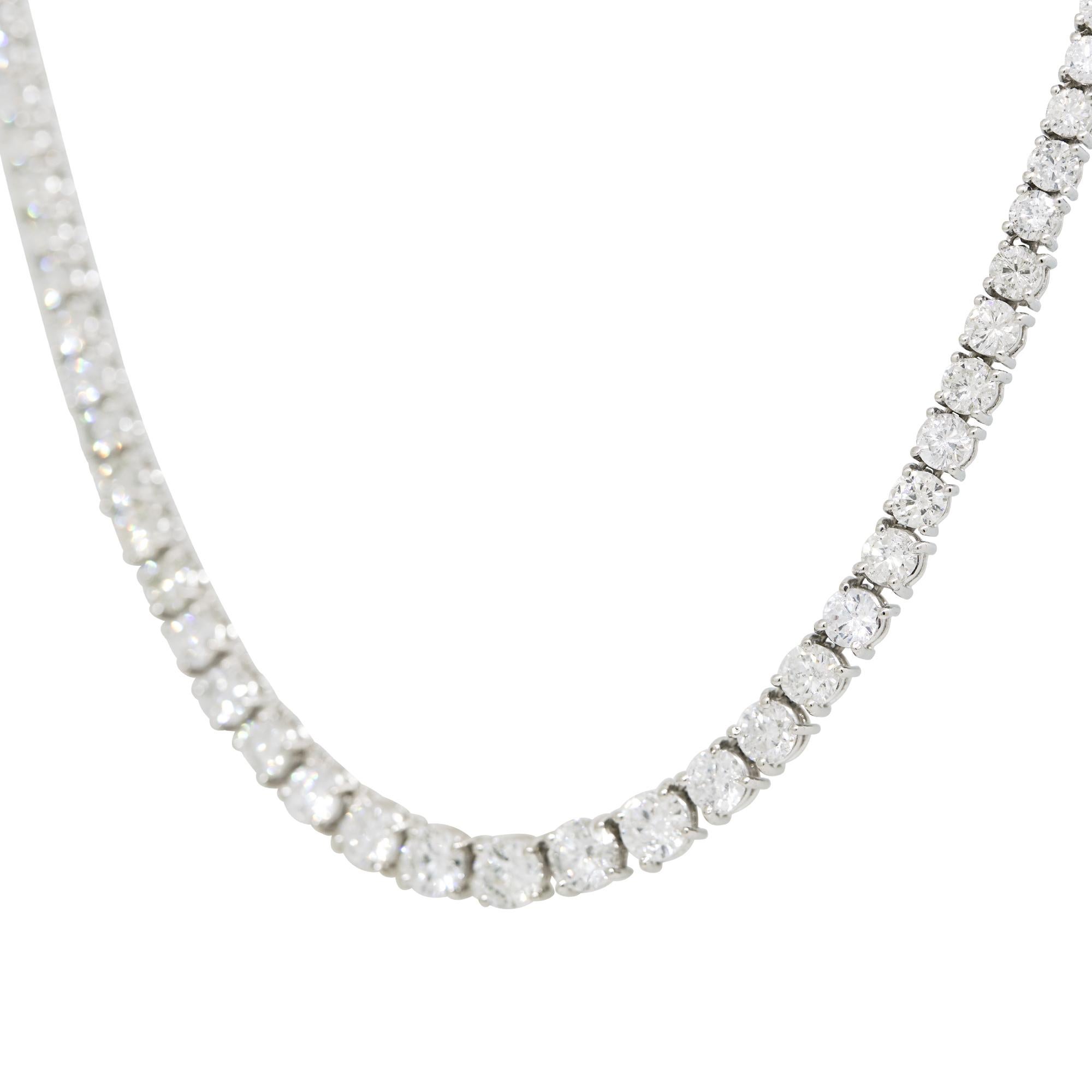 Natural Round Brilliant Diamond Graduated Platinum Tennis Necklace En Stock Moderno