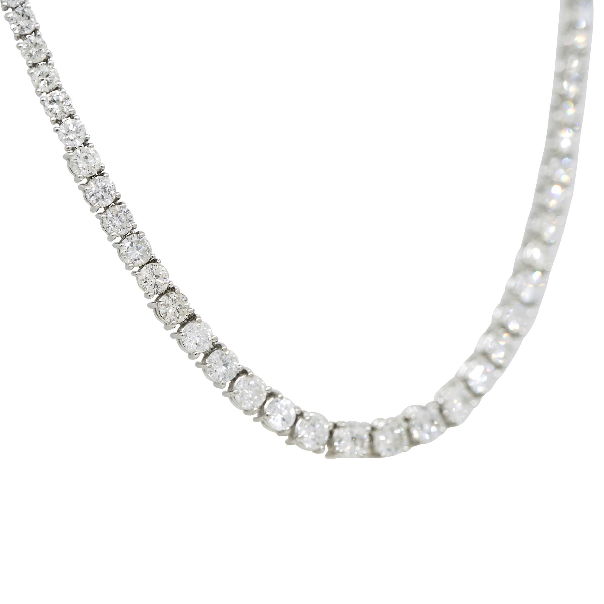Natural Round Brilliant Diamond Graduated Platinum Tennis Necklace En Stock en Excelente Estado en Boca Raton, FL