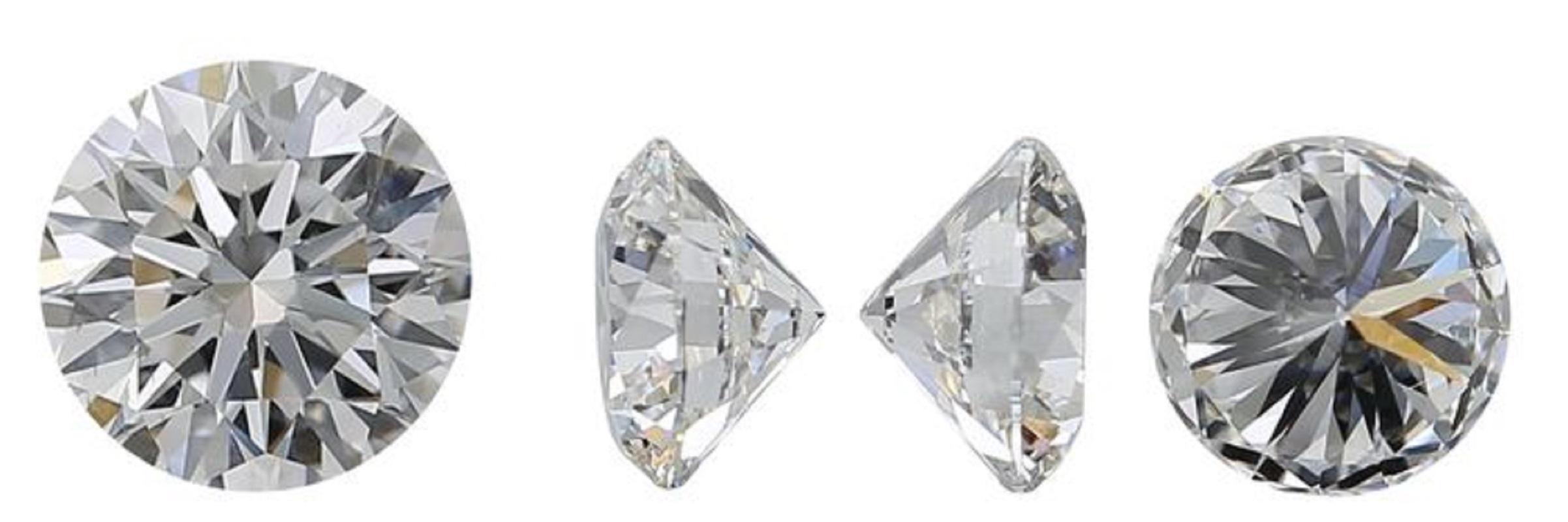 Diamante brillante redondo natural de 0,41 quilates I SI2 clasificado por el Laboratorio GIA con talla y brillo Excelentes. Este diamante viene con un Certificado GIA y un número de inscripción láser.

GIA 1447029101

Código DSPV-155721-11