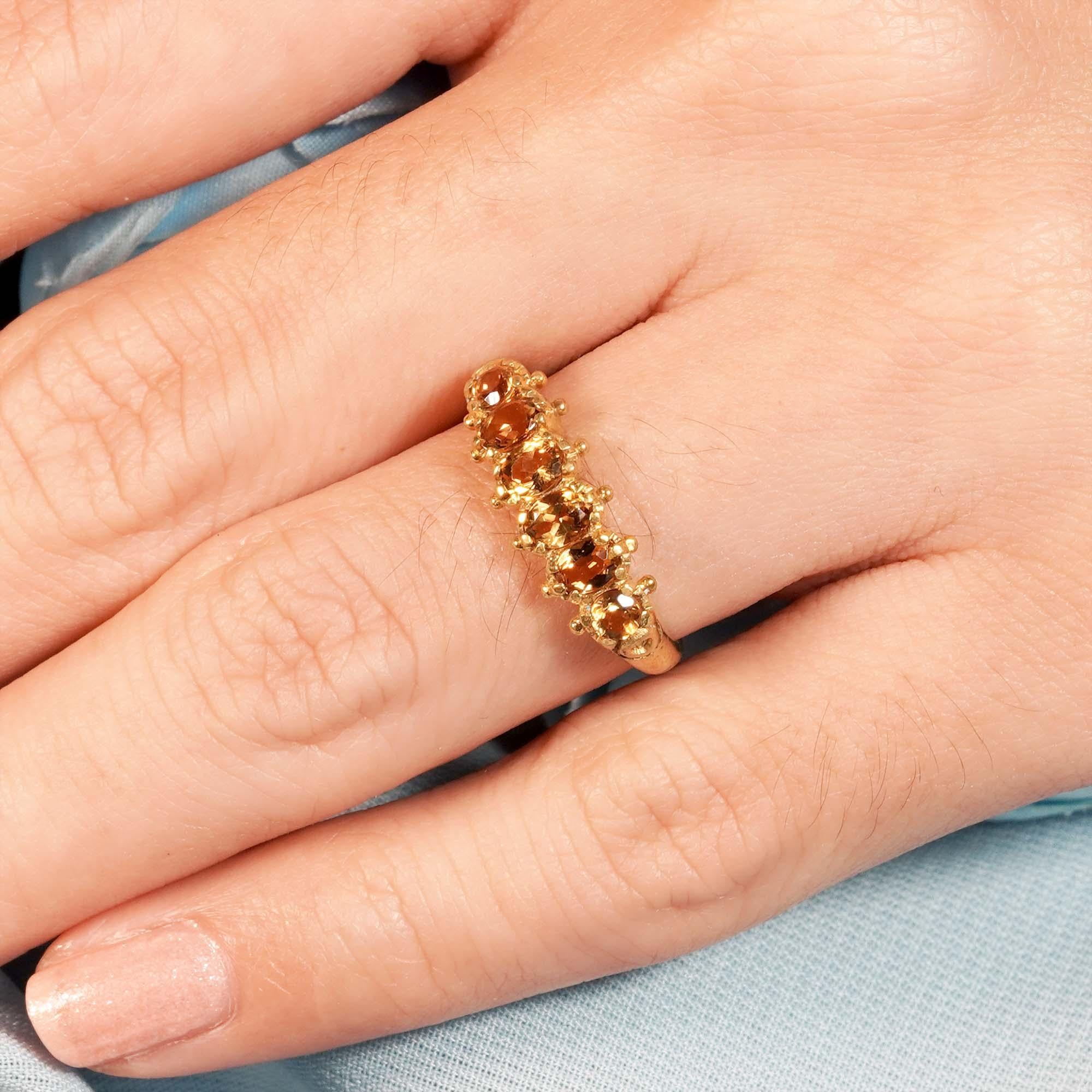 Im Angebot: Natürlicher runder Citrin Vintage-Ring mit sechs Steinen im Vintage-Stil aus massivem 9K Gelbgold () 9