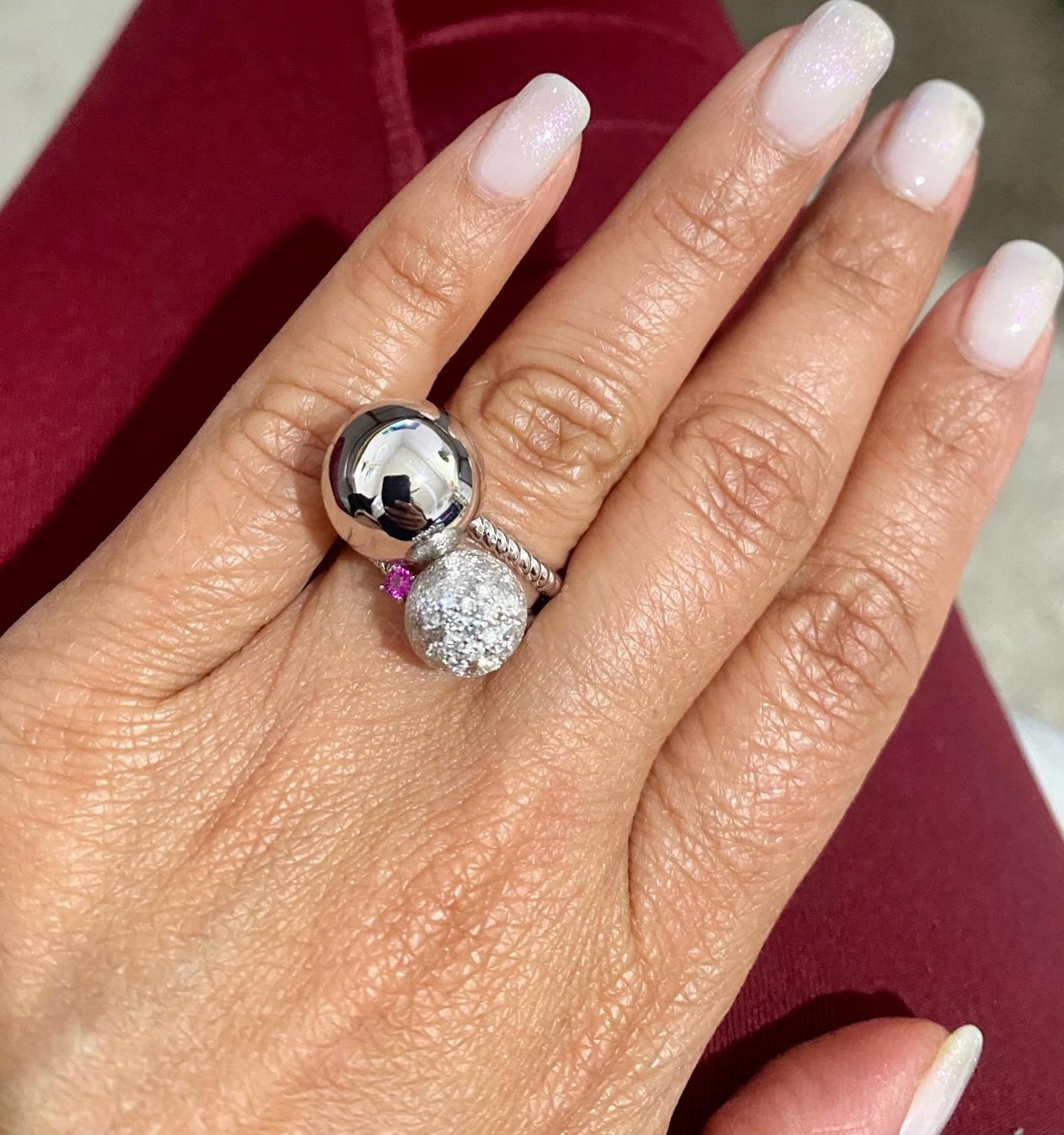 Natural Diamond and Pink Sapphire White Gold Statement Ring In New Condition For Sale In Los Angeles, CA