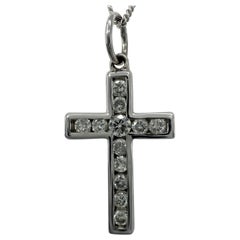 Collar Colgante Cruz de Oro Blanco de 18k con Diamante Natural de Corte Redondo VVS