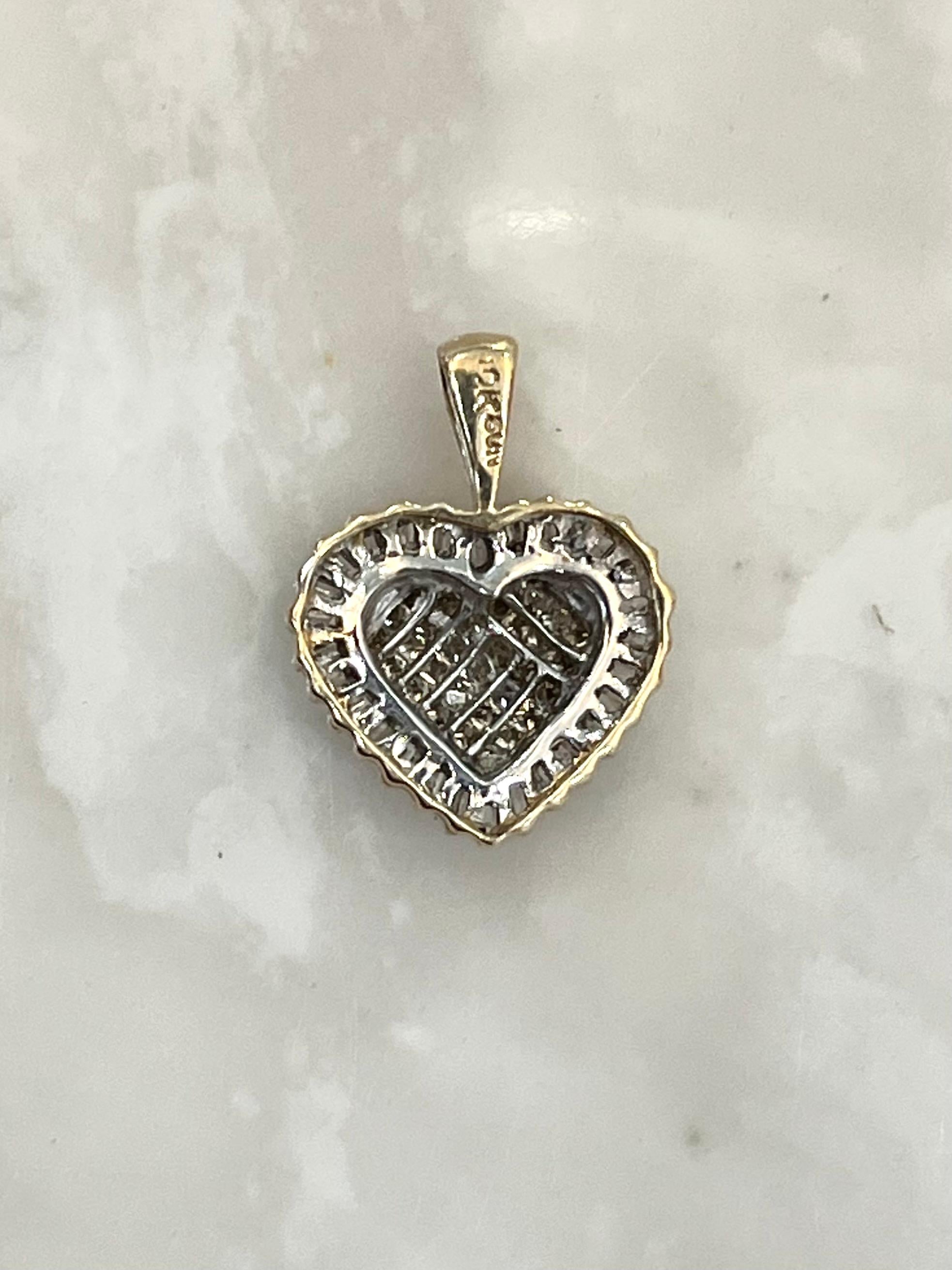 Modern Natural Round Cut Diamond Heart Cluster in 10k Gold Pendant For Sale