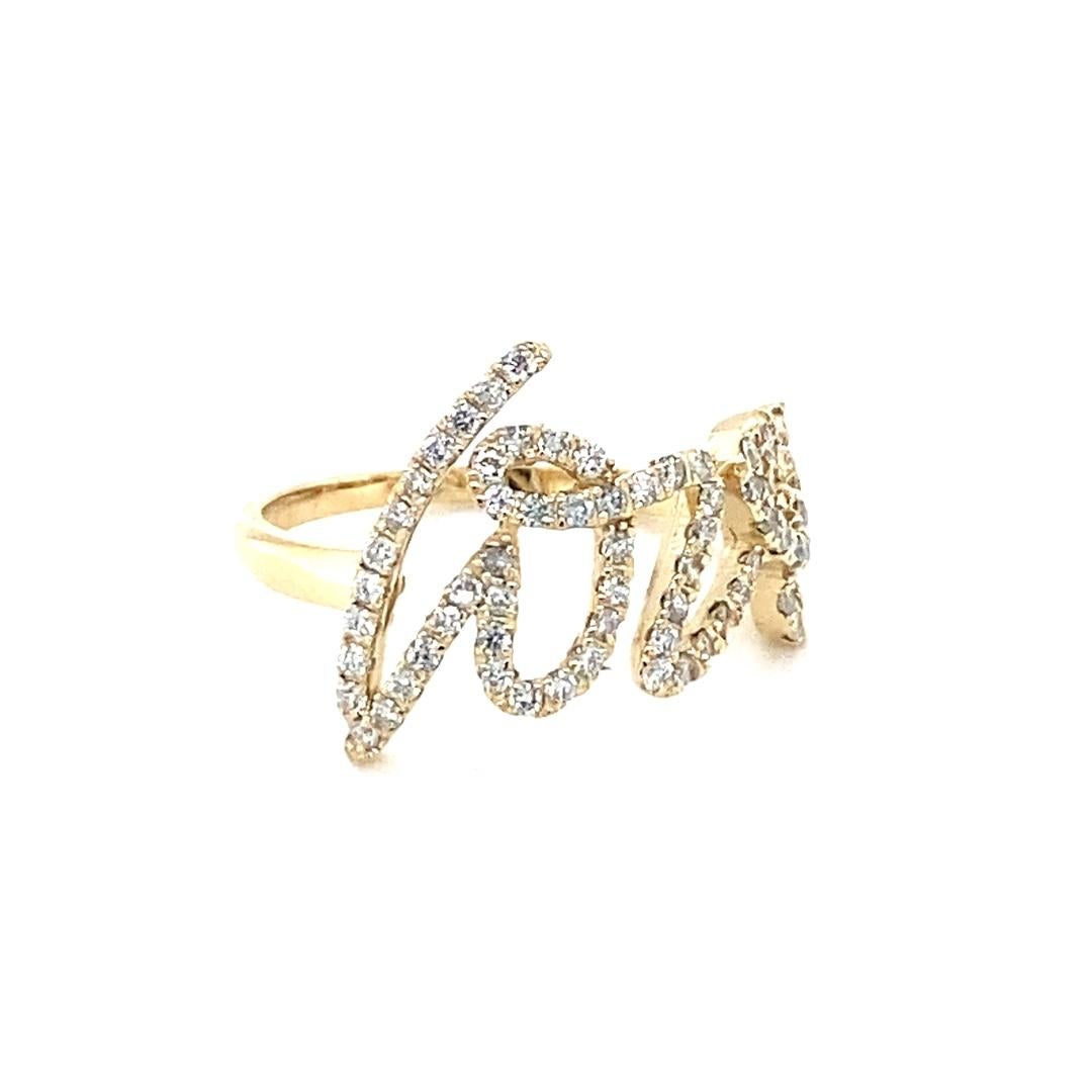Bague Love en or jaune avec diamant naturel taillé en rond et script

Spécifications de l'article :
71 diamants naturels de taille ronde = 0,47 carats
Clarté : SI2, Couleur : F
Or 14KY = 2,5 grammes

**Pendentif en chaîne assorti disponible**


