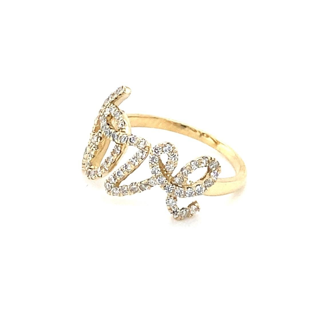 Taille ronde Bague Love en or jaune avec diamant naturel taillé en rond et script en vente