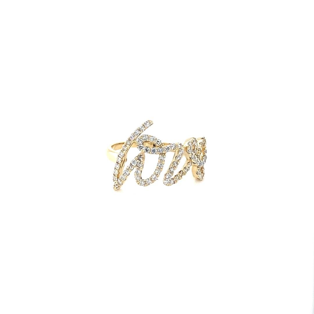 Bague Love en or jaune avec diamant naturel taillé en rond et script Neuf - En vente à Los Angeles, CA