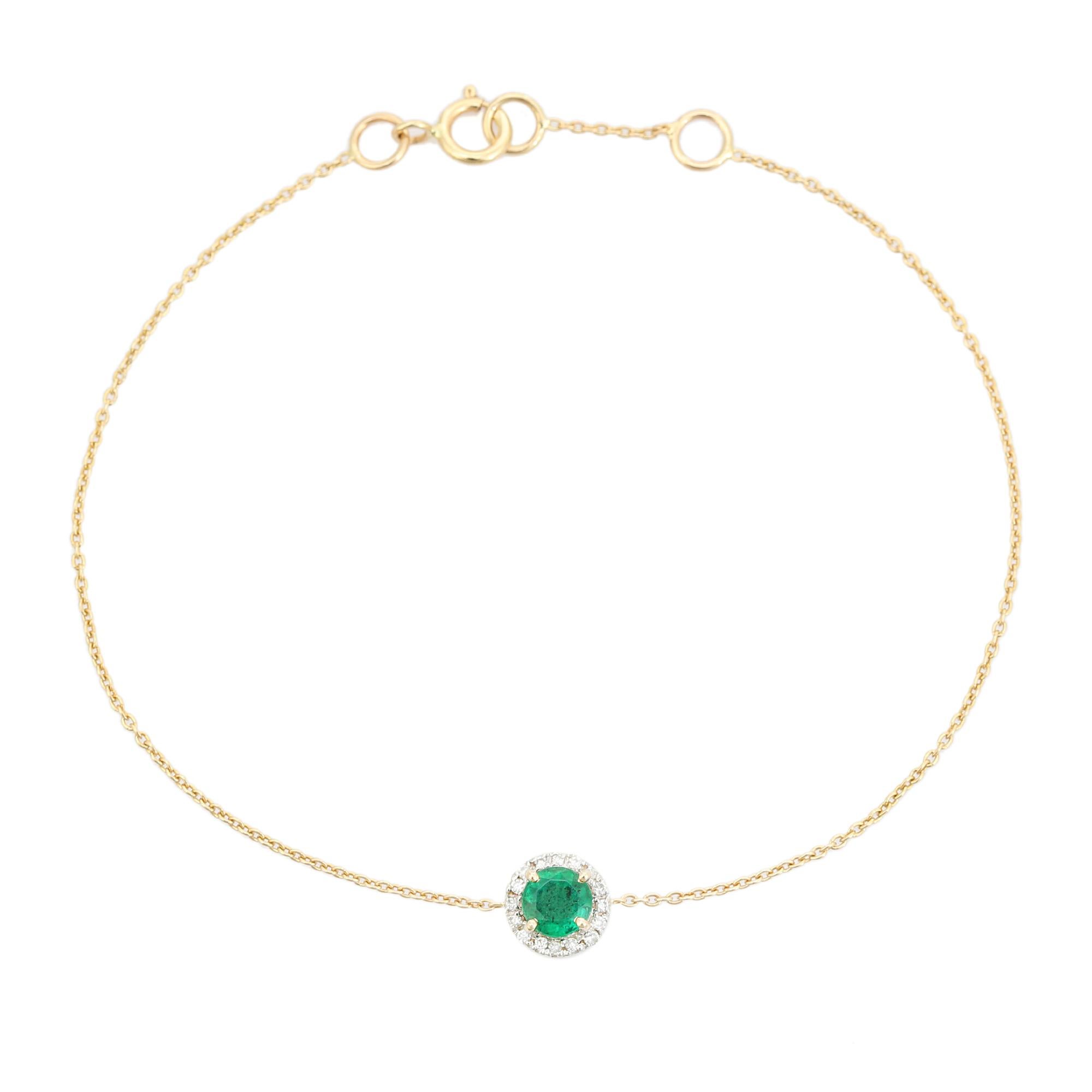Bracelet de chaîne en or jaune 14K avec émeraudes et diamants de taille ronde naturelle en vente 1