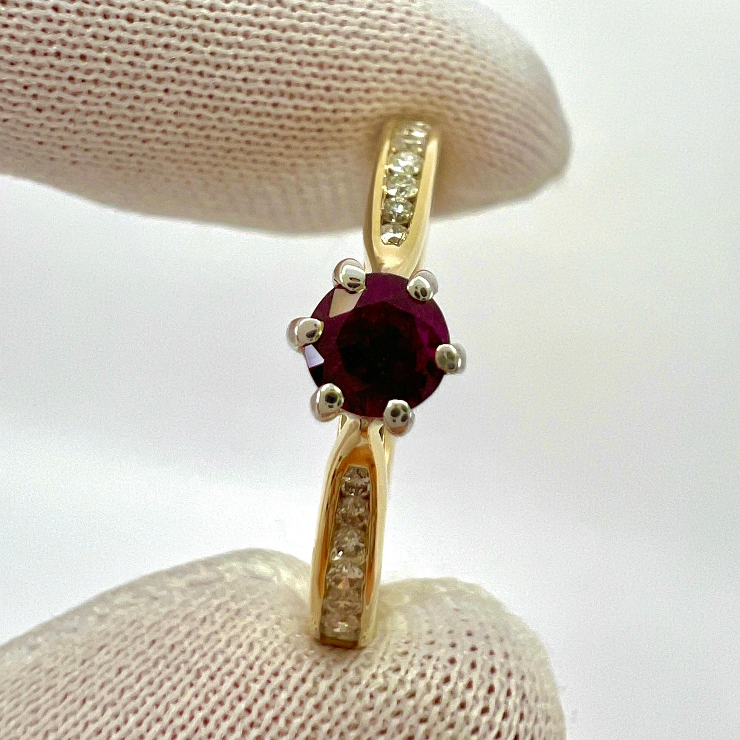 Women's or Men's Natural Round Cut Red Ruby And Diamond White And Yellow Gold Ring For Sale