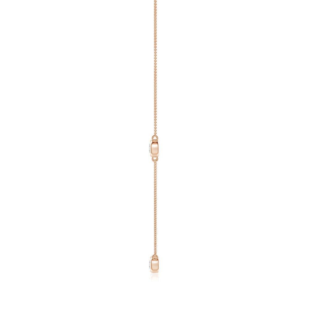 Ce collier élégant et stylé est orné de diamants ronds en serti clos. Il est réalisé en or rose 14k et ne manquera pas de se faire remarquer.
Le diamant est la pierre de naissance du mois d'avril et le cadeau traditionnel pour le 10e anniversaire de