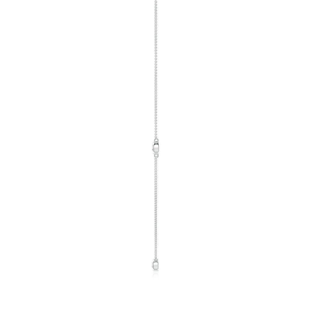 Questa elegante e raffinata collana da un metro è impreziosita da diamanti rotondi in castoni. È realizzato in oro bianco 14 carati e si farà notare.
Il diamante è la pietra di aprile e il regalo tradizionale per il 10° anniversario di