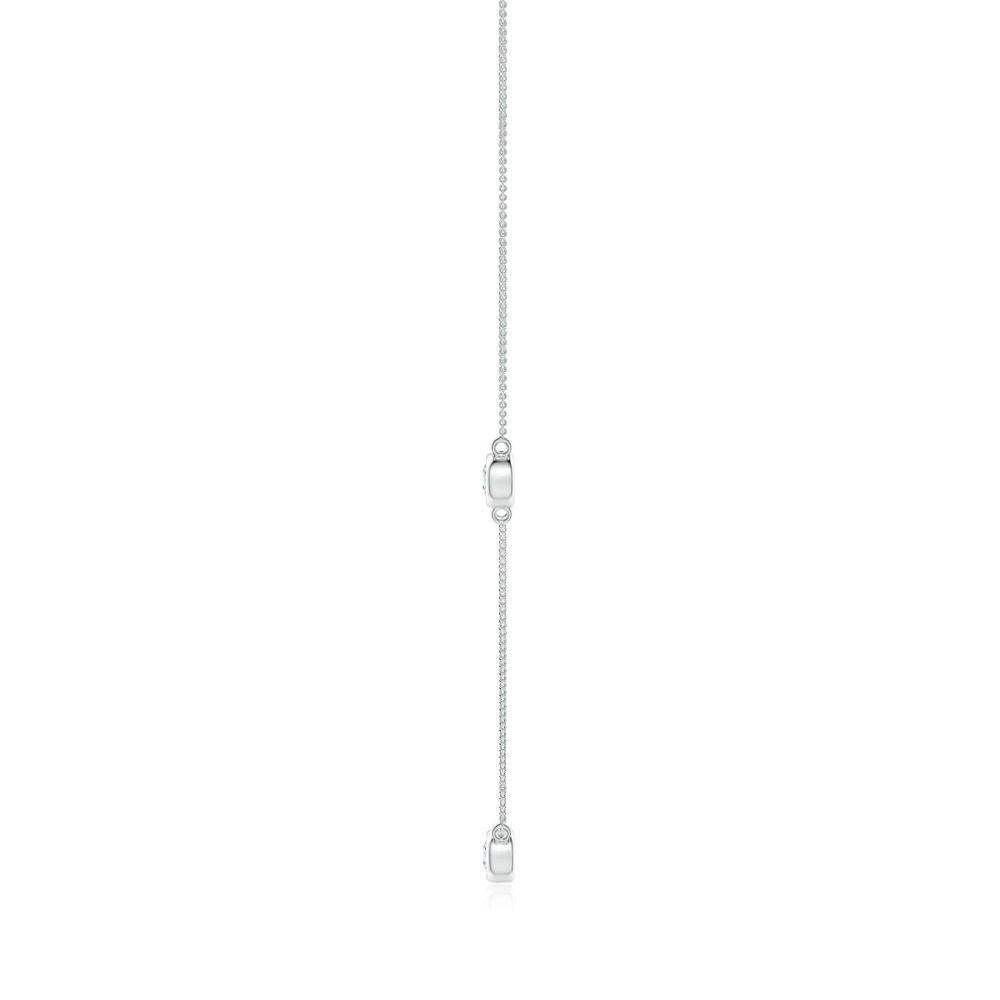Questa elegante e raffinata collana da un metro è impreziosita da diamanti rotondi in castoni. È realizzato in oro bianco 14 carati e si farà notare.
Il diamante è la pietra di aprile e il regalo tradizionale per il 10° anniversario di