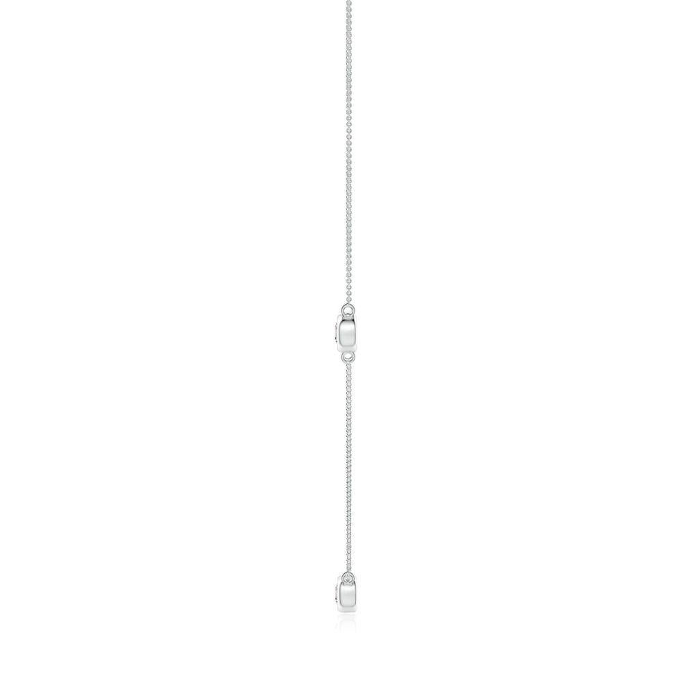 Questa elegante e raffinata collana da un metro è impreziosita da diamanti rotondi in castoni. È realizzato in oro bianco 14 carati e si farà notare.
Il diamante è la pietra di aprile e il regalo tradizionale per il 10° anniversario di