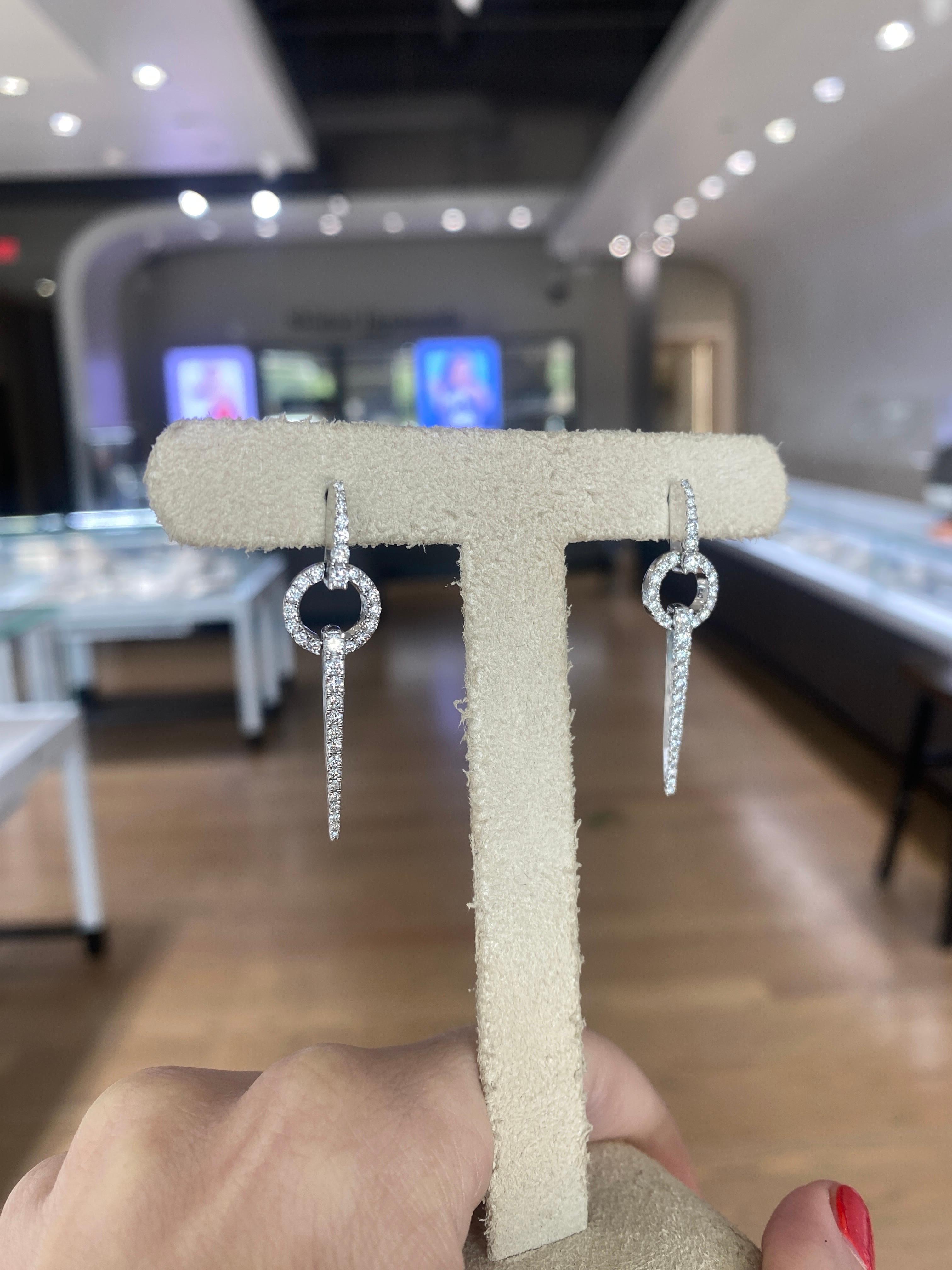 Orecchini pendenti contemporanei con diamante rotondo Nature in vendita 5