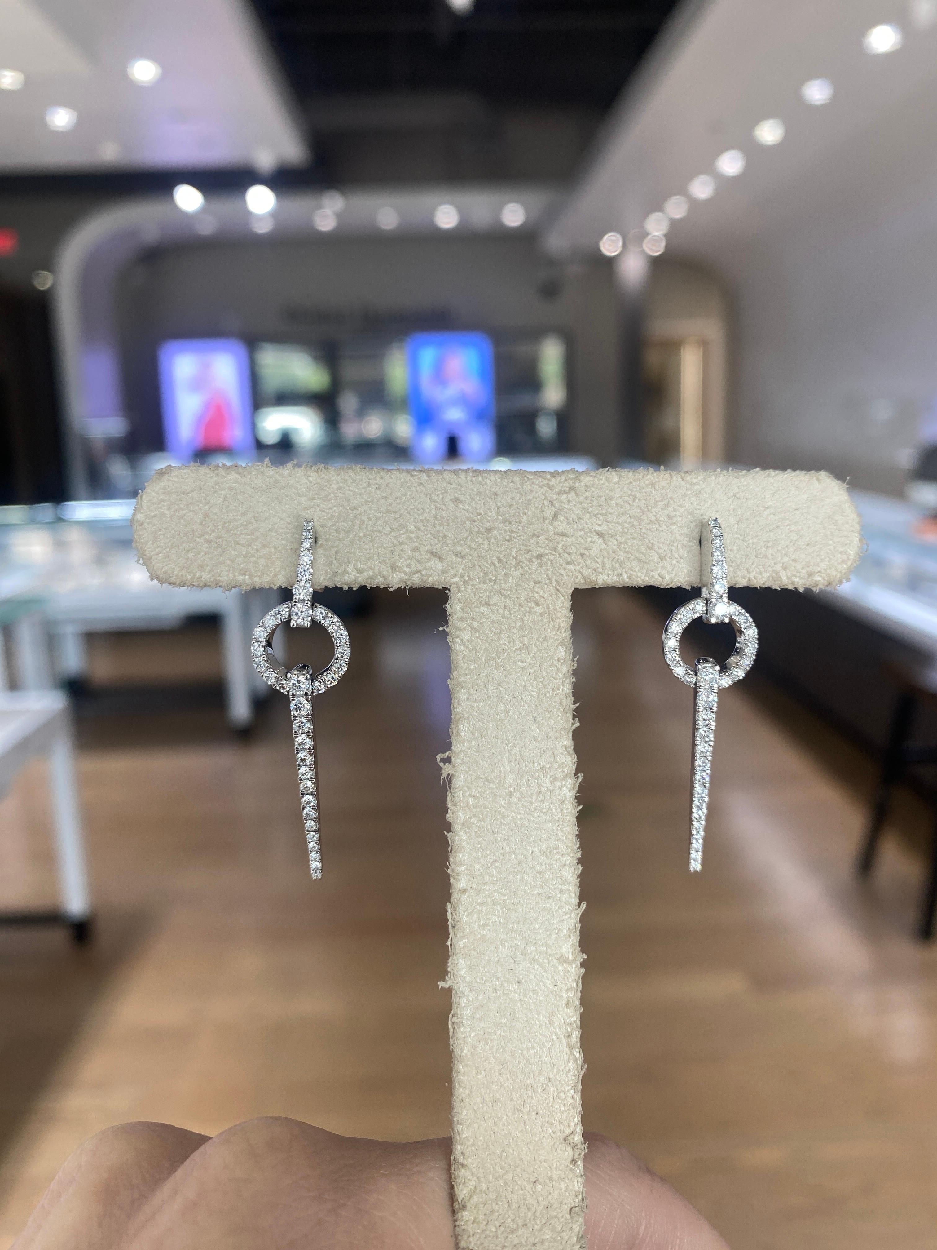 Orecchini pendenti contemporanei con diamante rotondo Nature in vendita 7