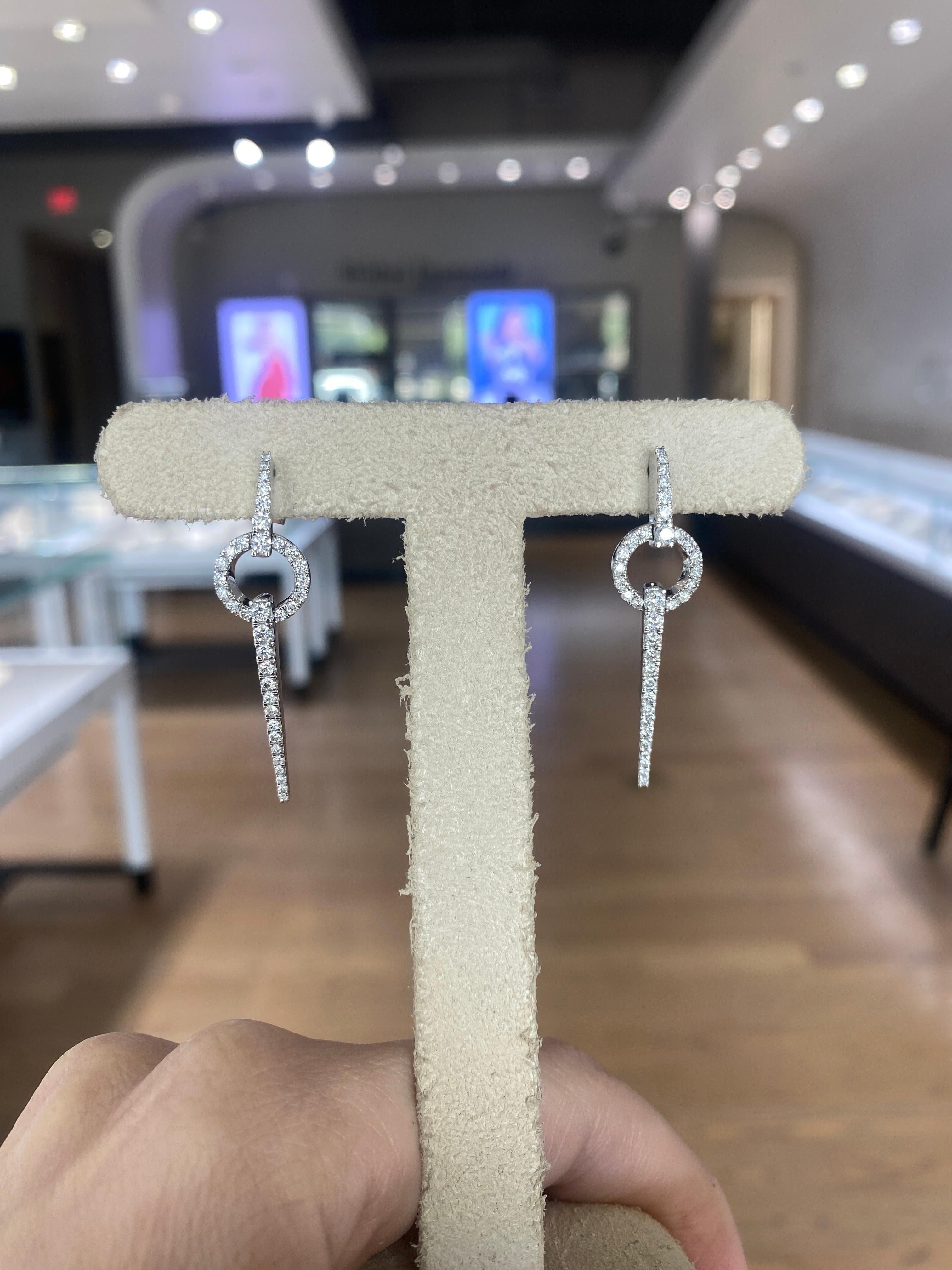 Orecchini pendenti contemporanei con diamante rotondo Nature In condizioni Nuovo in vendita a Houston, TX
