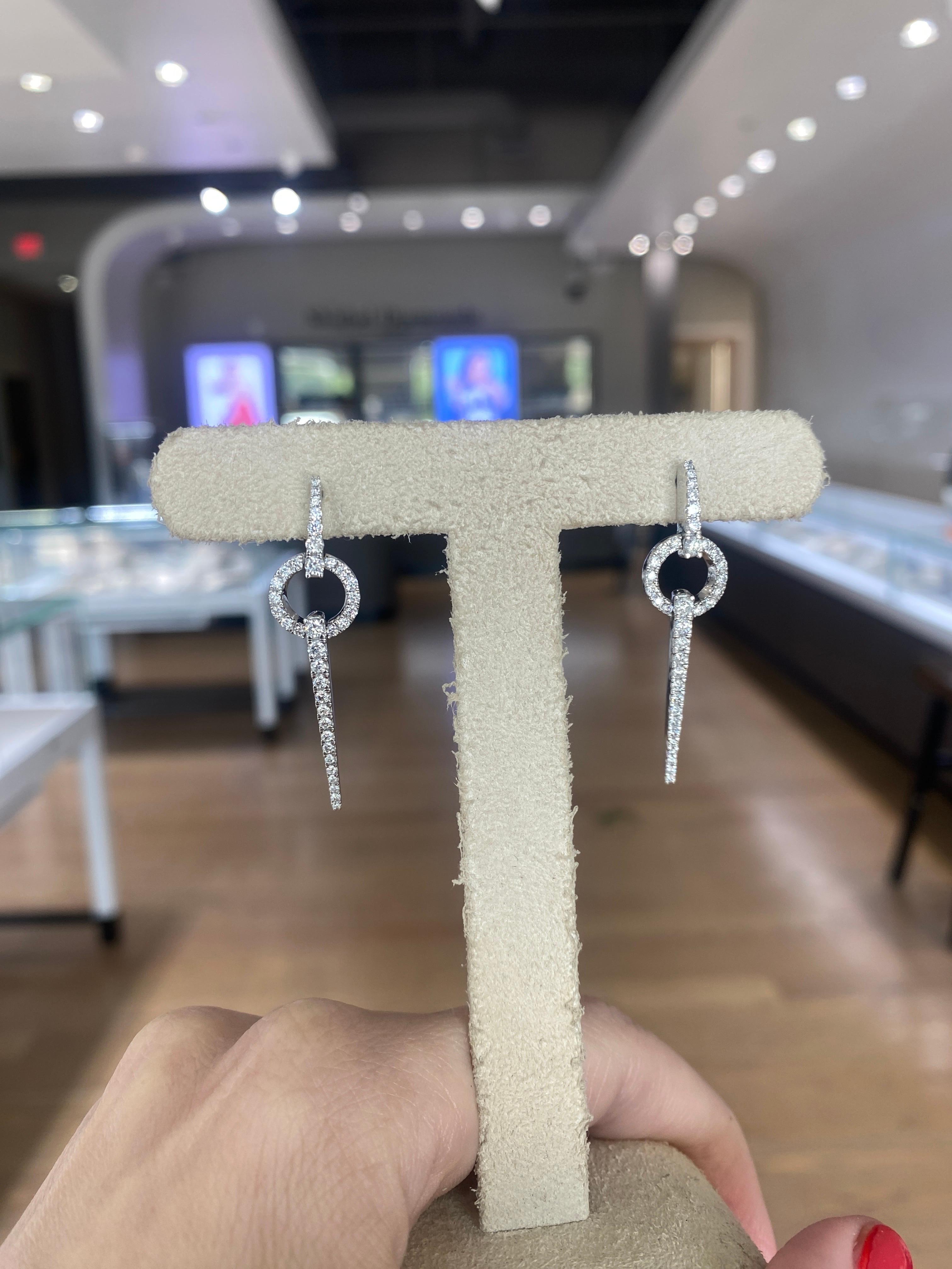 Orecchini pendenti contemporanei con diamante rotondo Nature in vendita 3