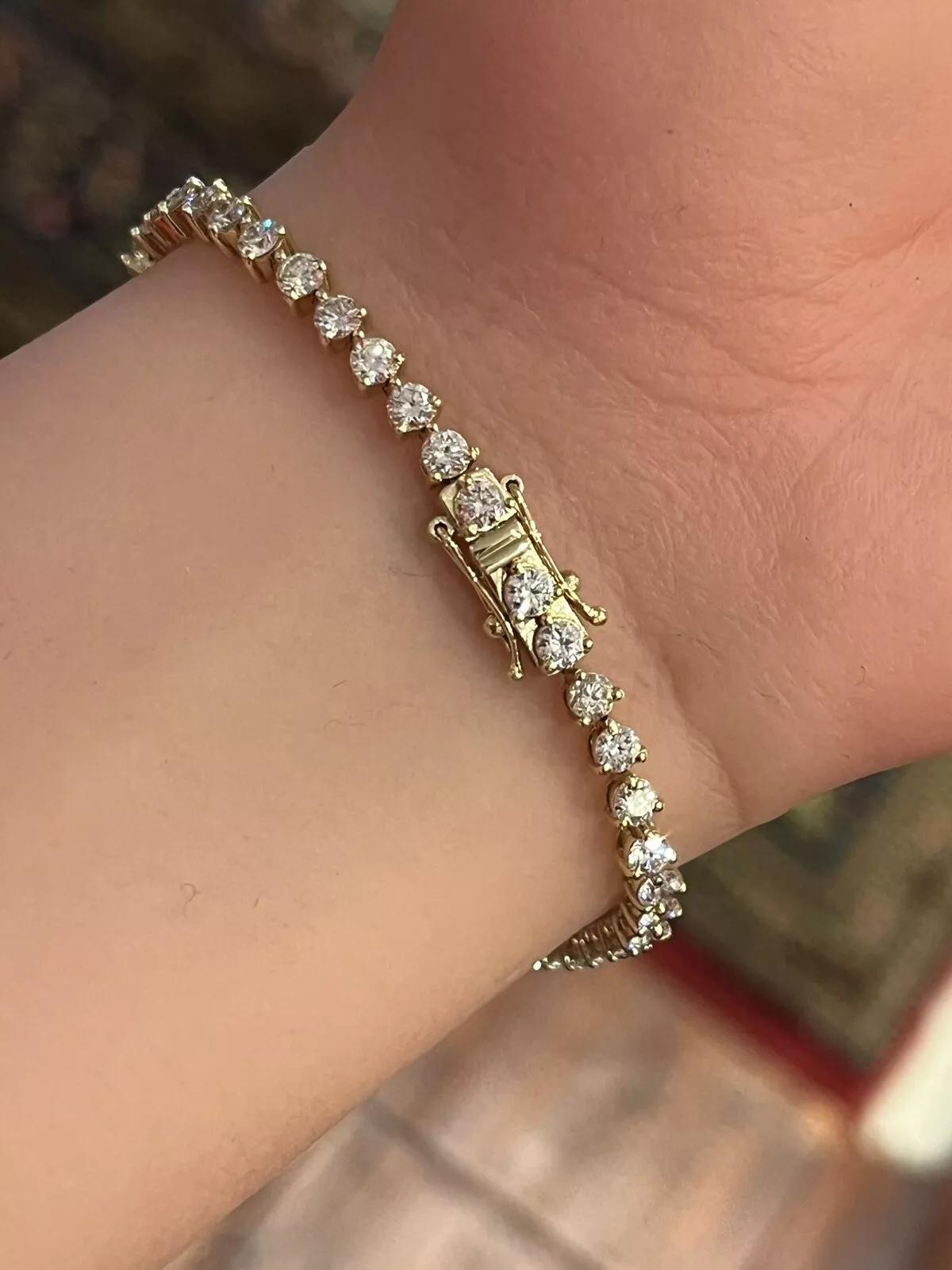 Natural Round Diamond Tennis Bracelet 4.91 cttw in 18k Yellow Gold In Excellent Condition For Sale In La Jolla, CA