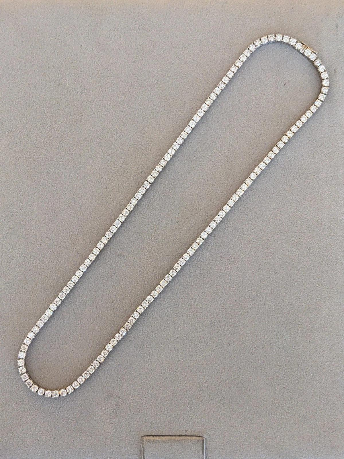Collier de tennis en diamant rond naturel 18.63 cttw en or blanc 14k Excellent état - En vente à La Jolla, CA