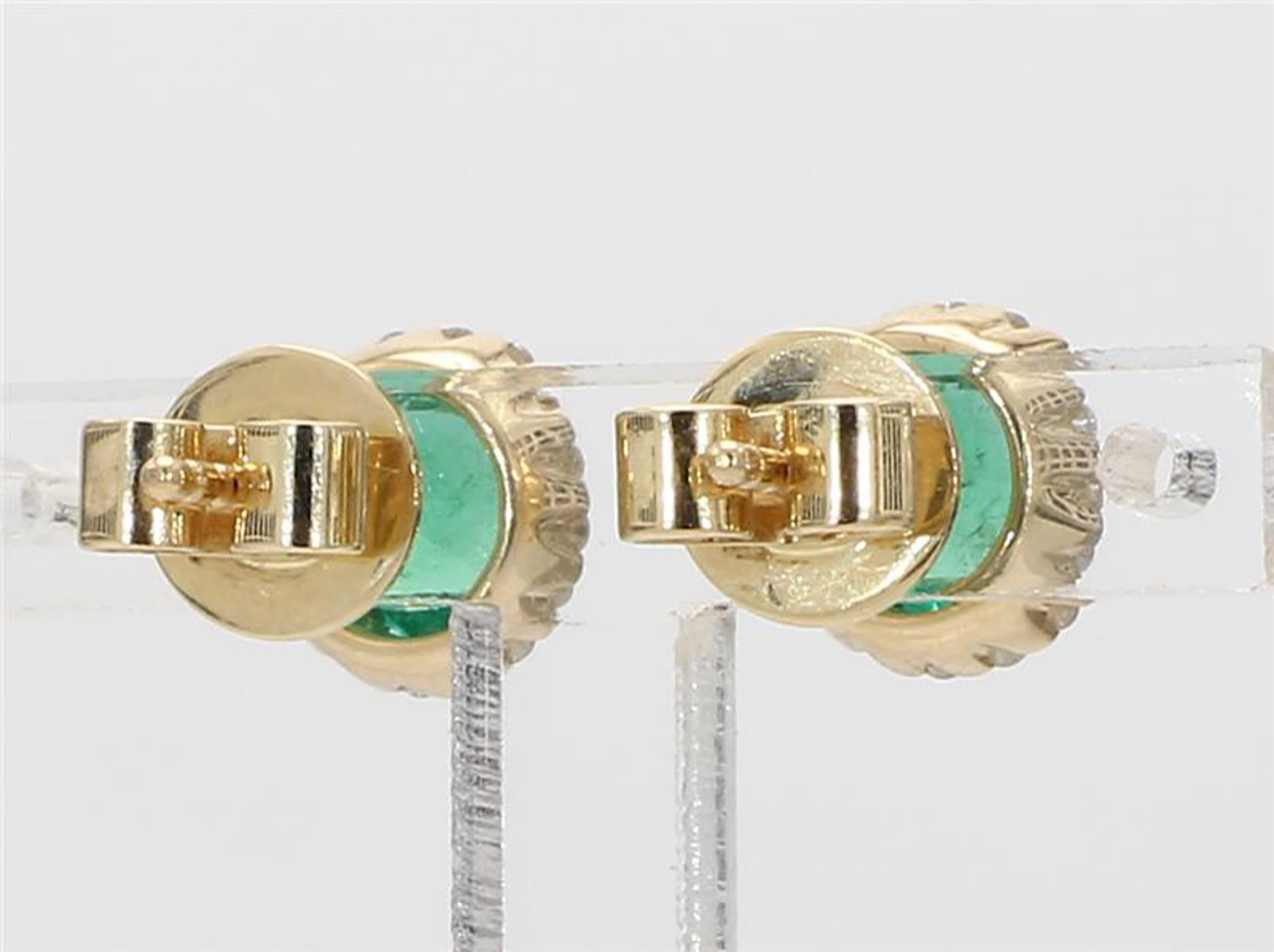 Natural Round Emerald and White Diamond 1.24 Carat TW Yellow Gold Stud Earrings In New Condition For Sale In New York, NY