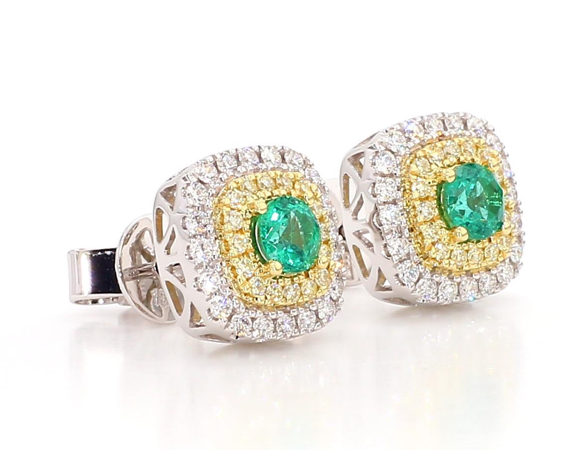 Taglio rotondo Orecchini con smeraldo tondo naturale e diamante bianco da 0,91 carati TW in oro in vendita