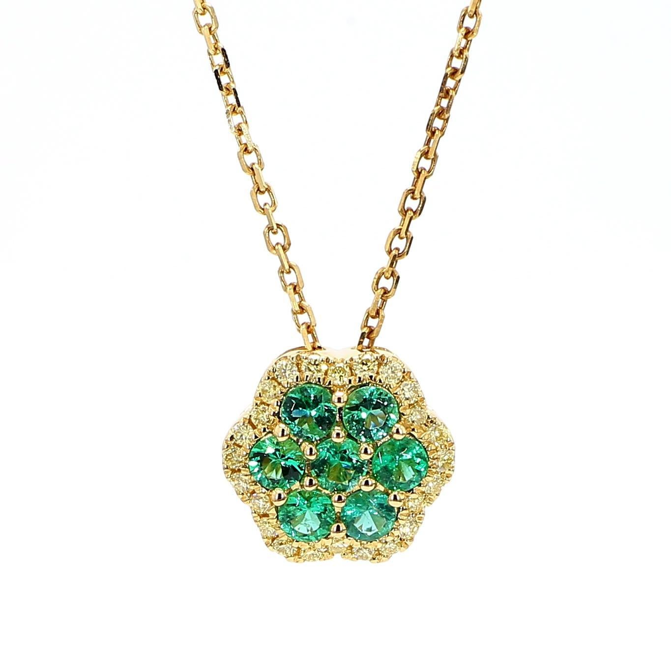 Contemporary Natural Round Emerald and Yellow Diamond .78 Carat TW Gold Drop Pendant For Sale