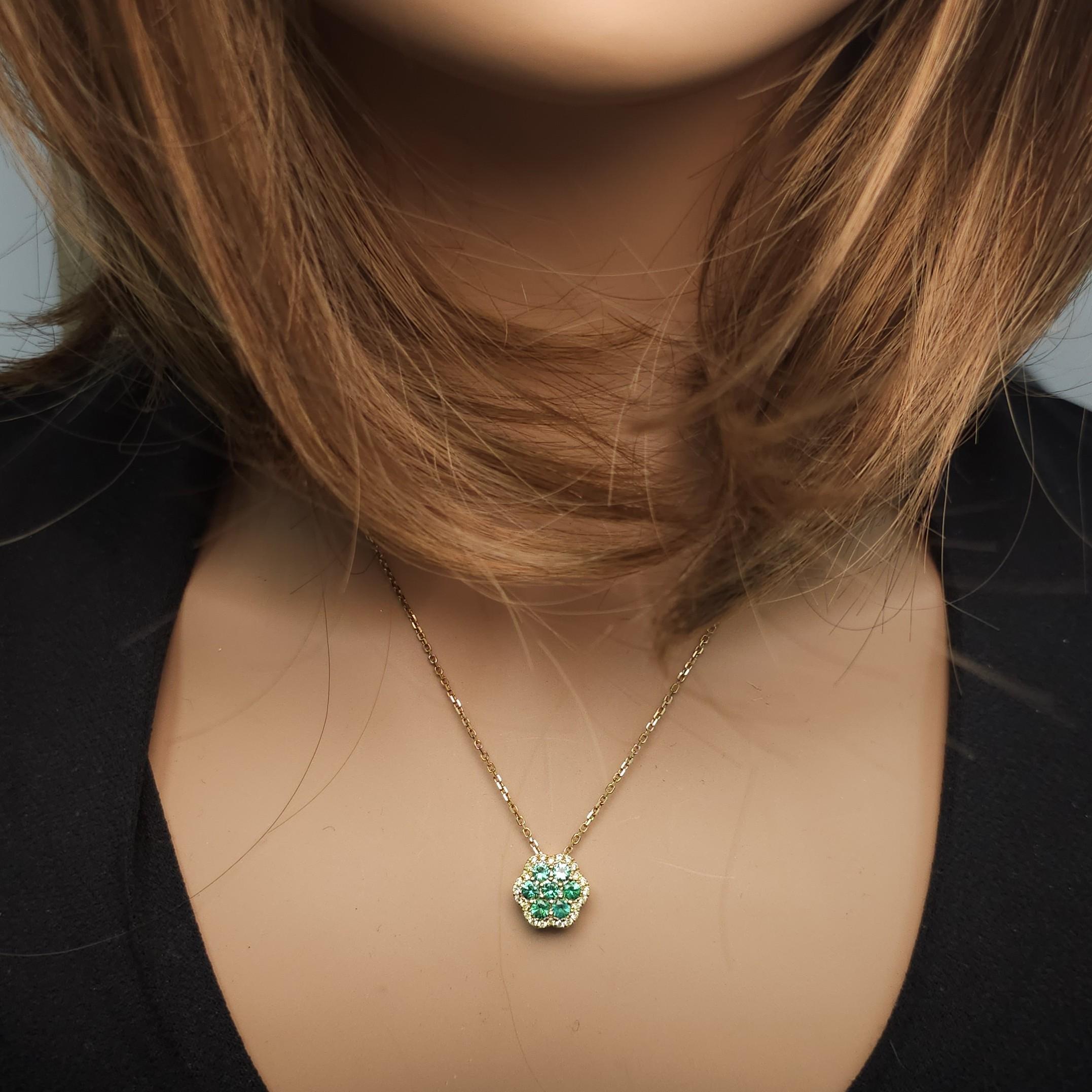 Natural Round Emerald and Yellow Diamond .78 Carat TW Gold Drop Pendant In New Condition For Sale In New York, NY