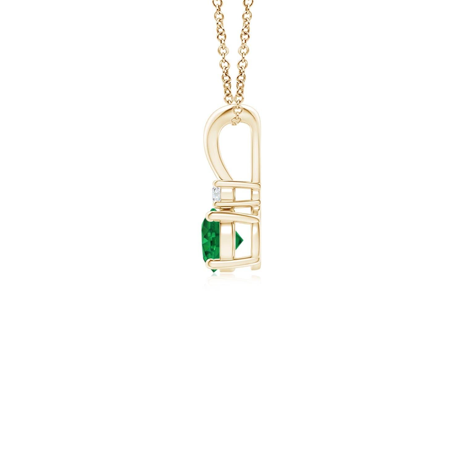 Modern Natural Round 0.24ct Emerald Solitaire Pendant with Diamond in 14K Yellow Gold For Sale