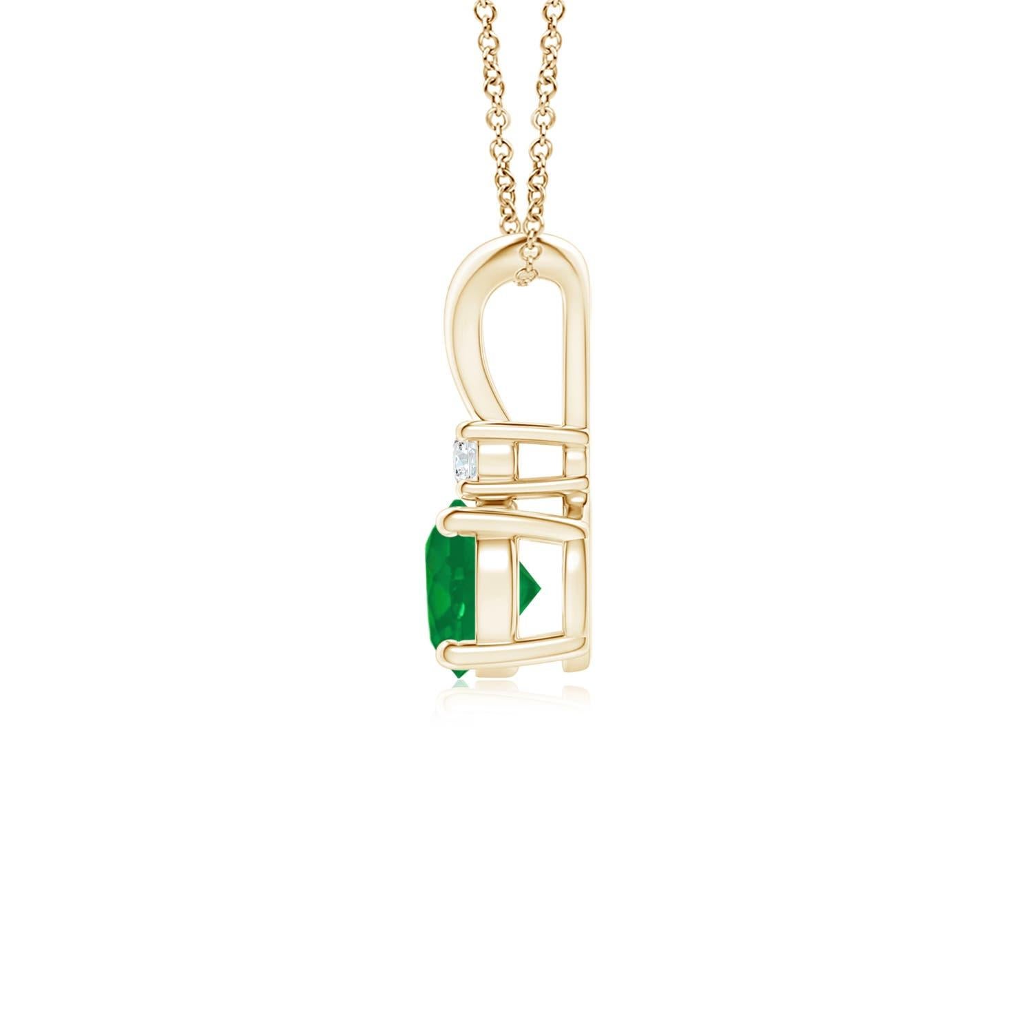 Modern Natural Round 0.45ct Emerald Solitaire Pendant with Diamond in 14K Yellow Gold For Sale