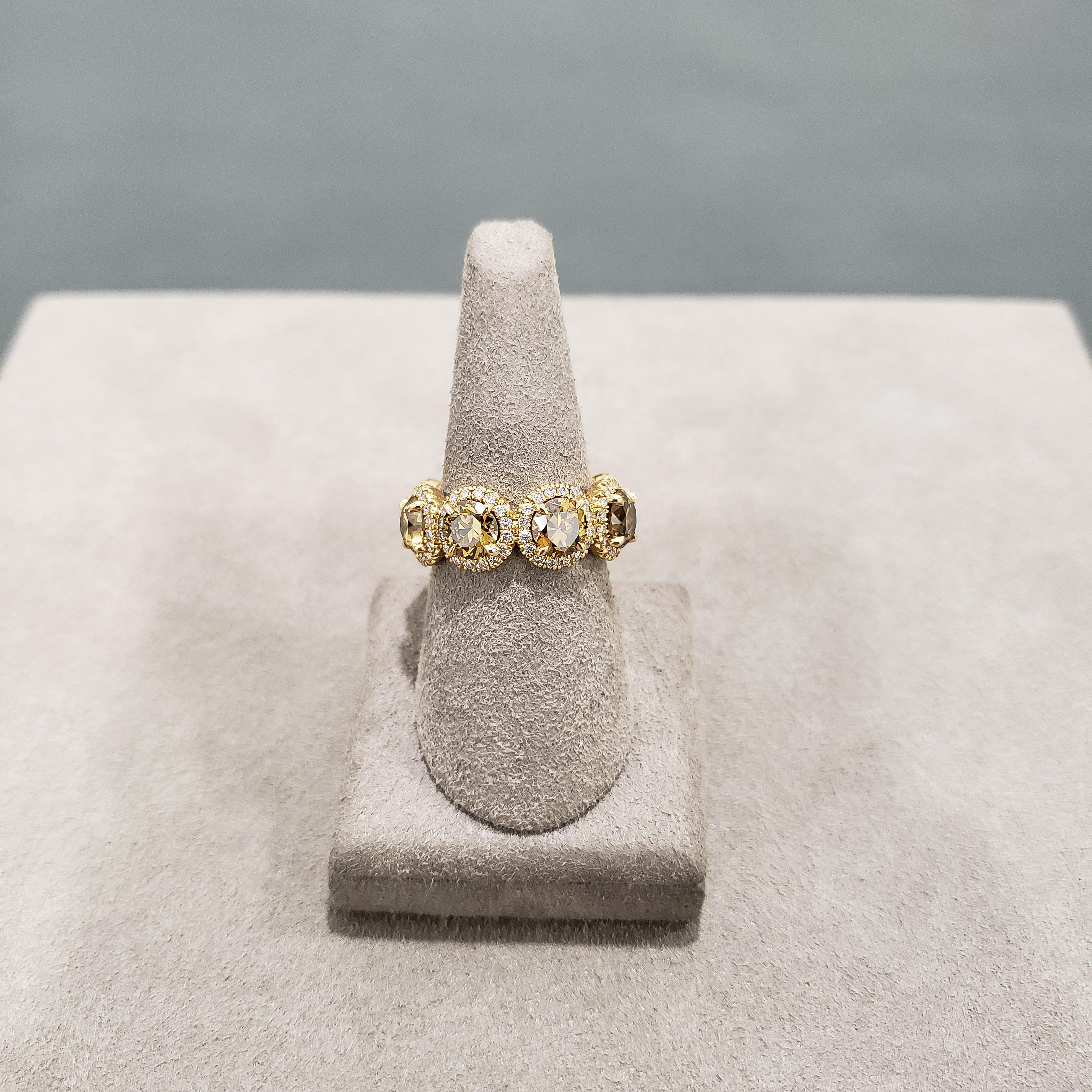 Donna Roman Malakov Diamonds 6,55 carati, colore naturale, fascia aureola di diamanti per l'eternità in vendita
