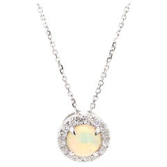 Natürlicher runder Opal und weißer Diamant 1,16 Karat TW Gold Tropfenanhänger