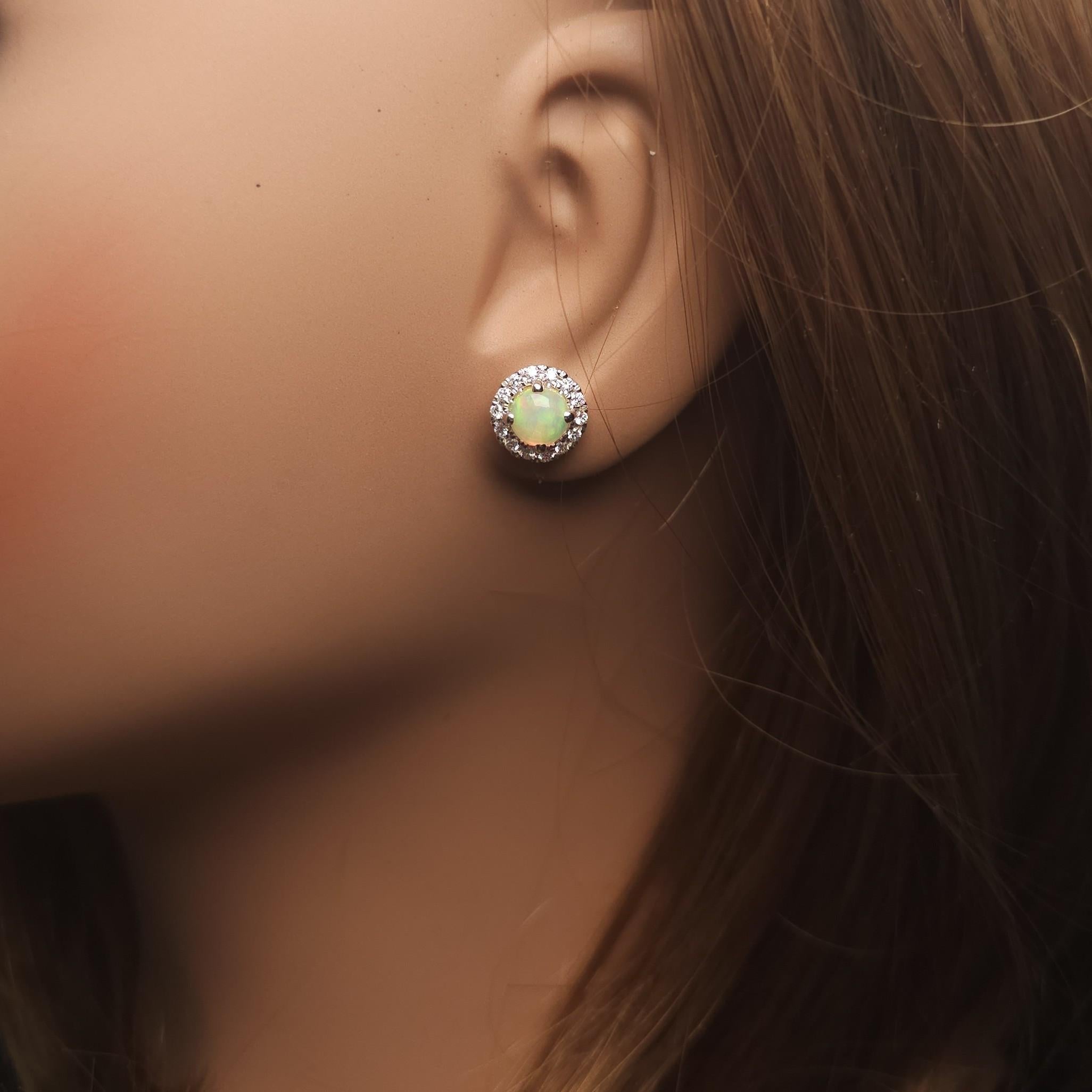 Natural Round Opal and White Diamond 1.86 Carat TW White Gold Stud Earrings In condizioni Nuovo in vendita a New York, NY