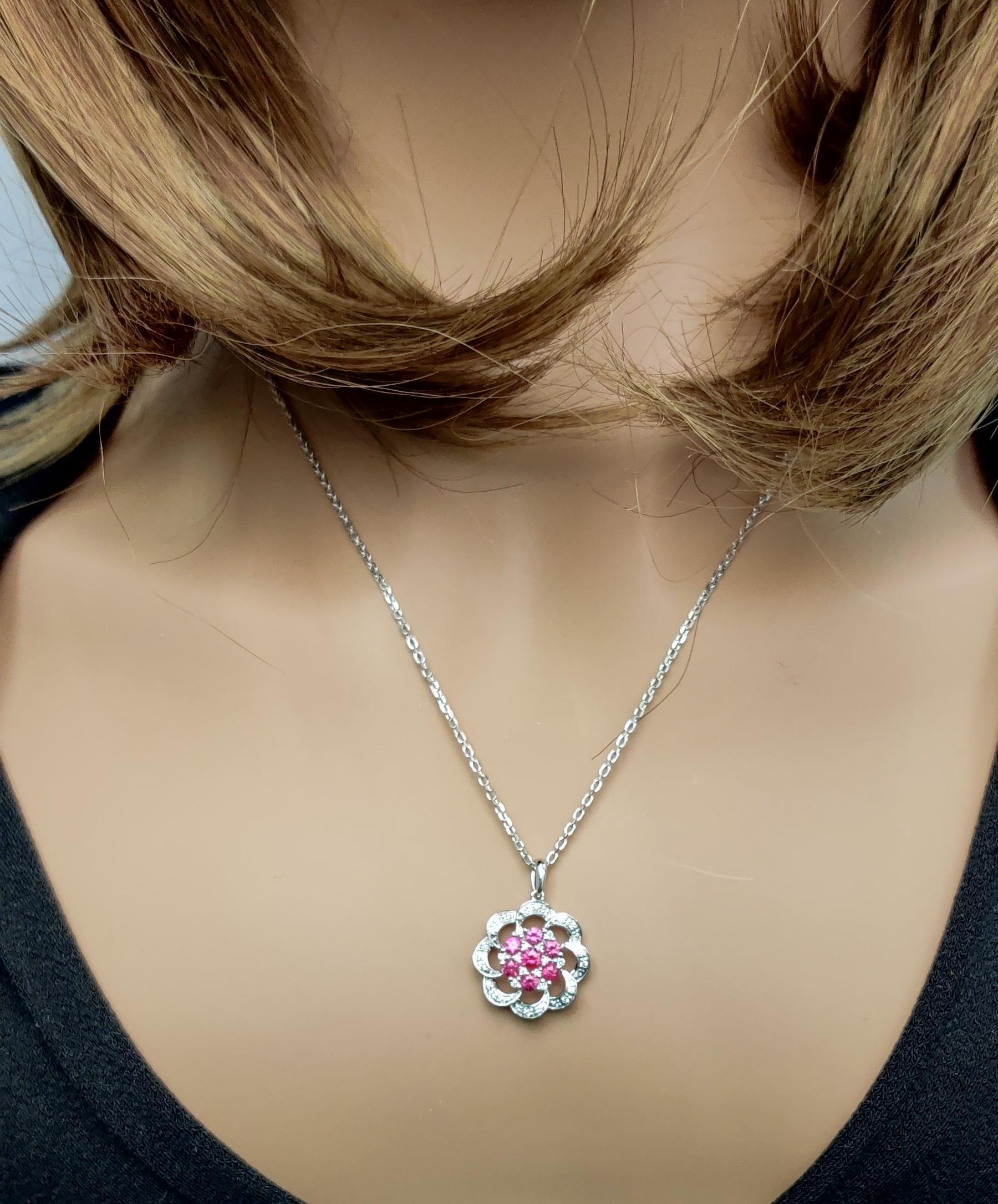 Natural Round Red Ruby and White Diamond 0.77 Carat TW Gold Drop Pendant In New Condition For Sale In New York, NY