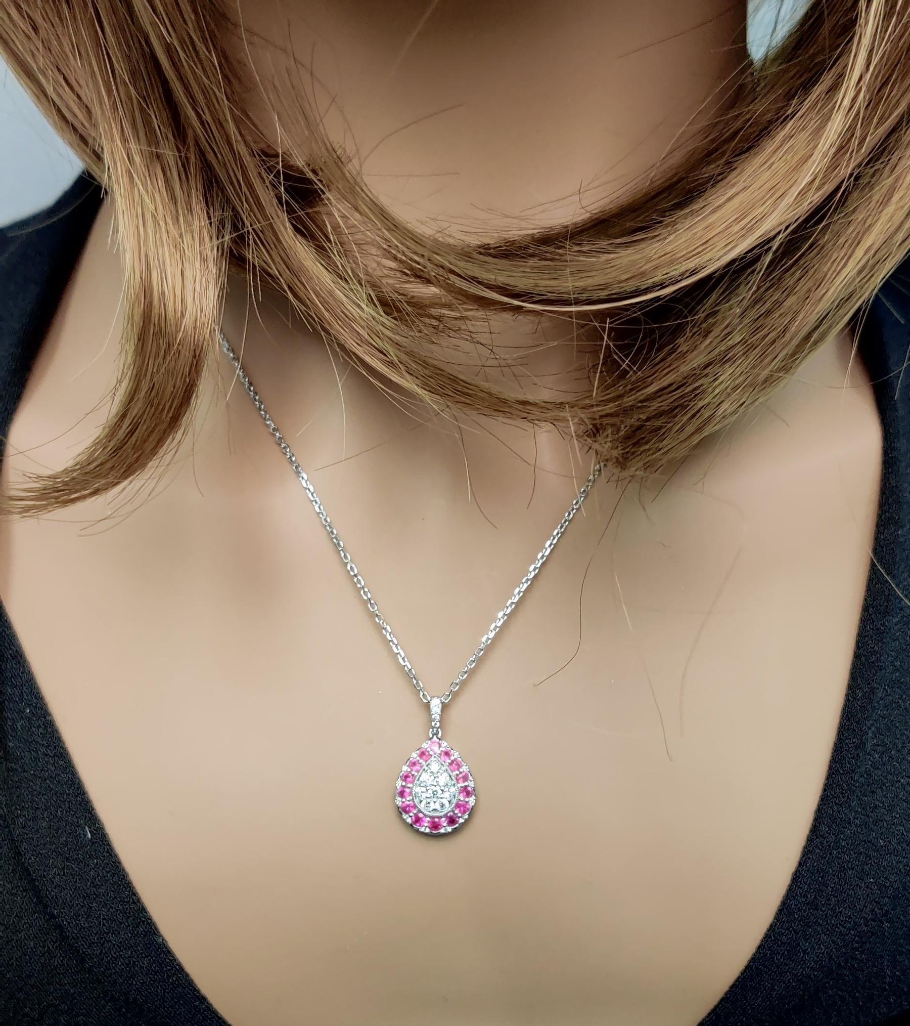 Natural Round Red Ruby and White Diamond 1.03 Carat TW Gold Drop Pendant In New Condition For Sale In New York, NY