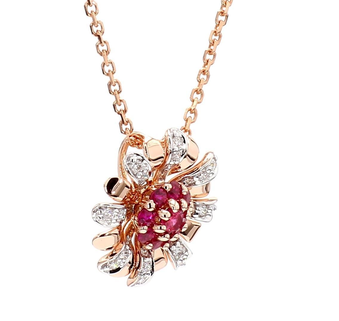 Colgante de oro rosa de 31 quilates TW de rubí rojo redondo natural y diamante blanco Corte redondo en venta