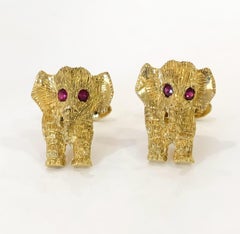 Natural Round Red Ruby Elephant Cufflinks 18 Karat Yellow Gold