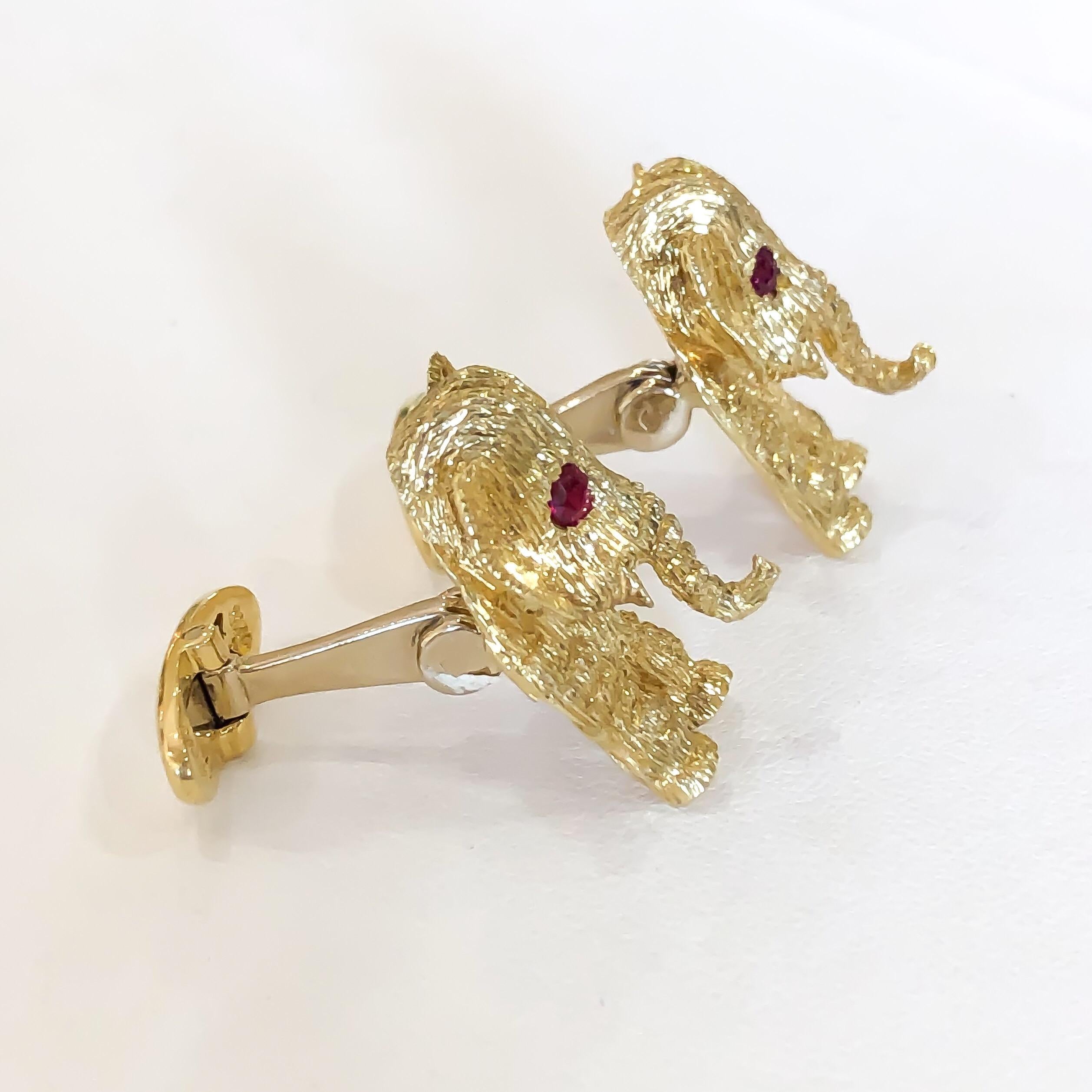 Natural Round Red Ruby Elephant Cufflinks 18 Karat Yellow Gold In Excellent Condition In Carmel-by-the-Sea, CA