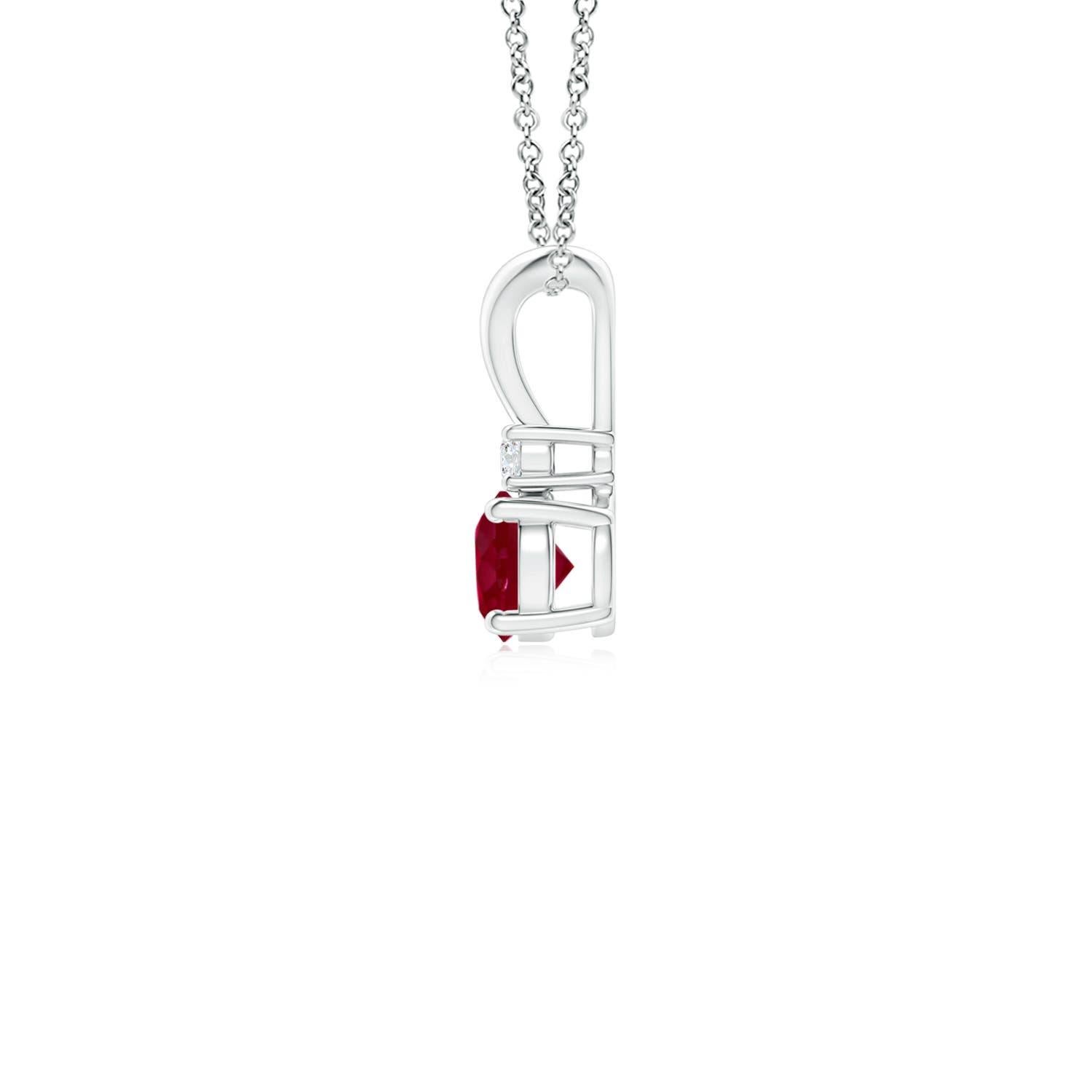 ANGARA Colgante solitario de rubí natural redondo de 0,34 ct con diamante en platino Corte redondo en venta