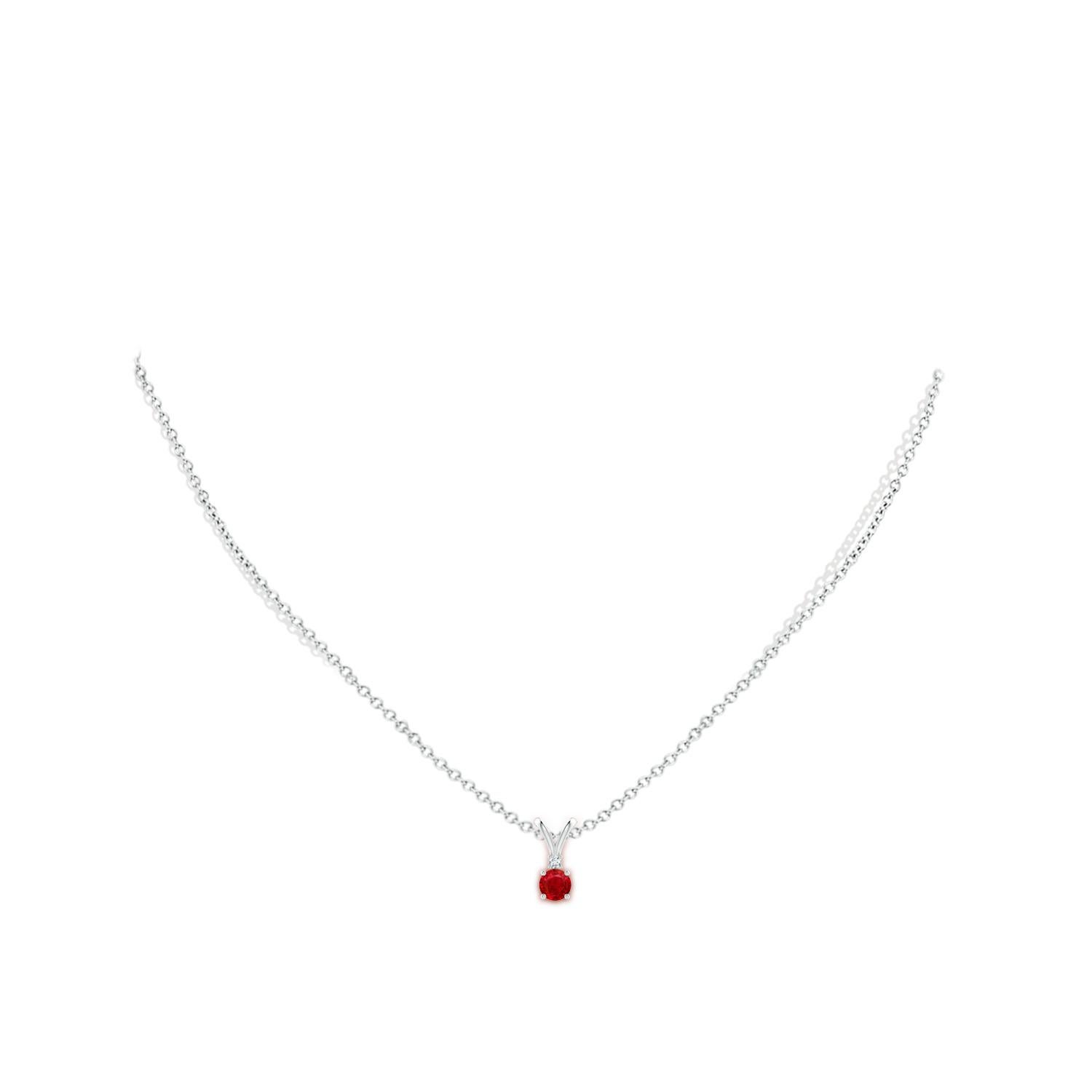 Taille ronde ANGARA Pendentif solitaire en or blanc avec rubis rond naturel de 0.34 carat et diamants en vente