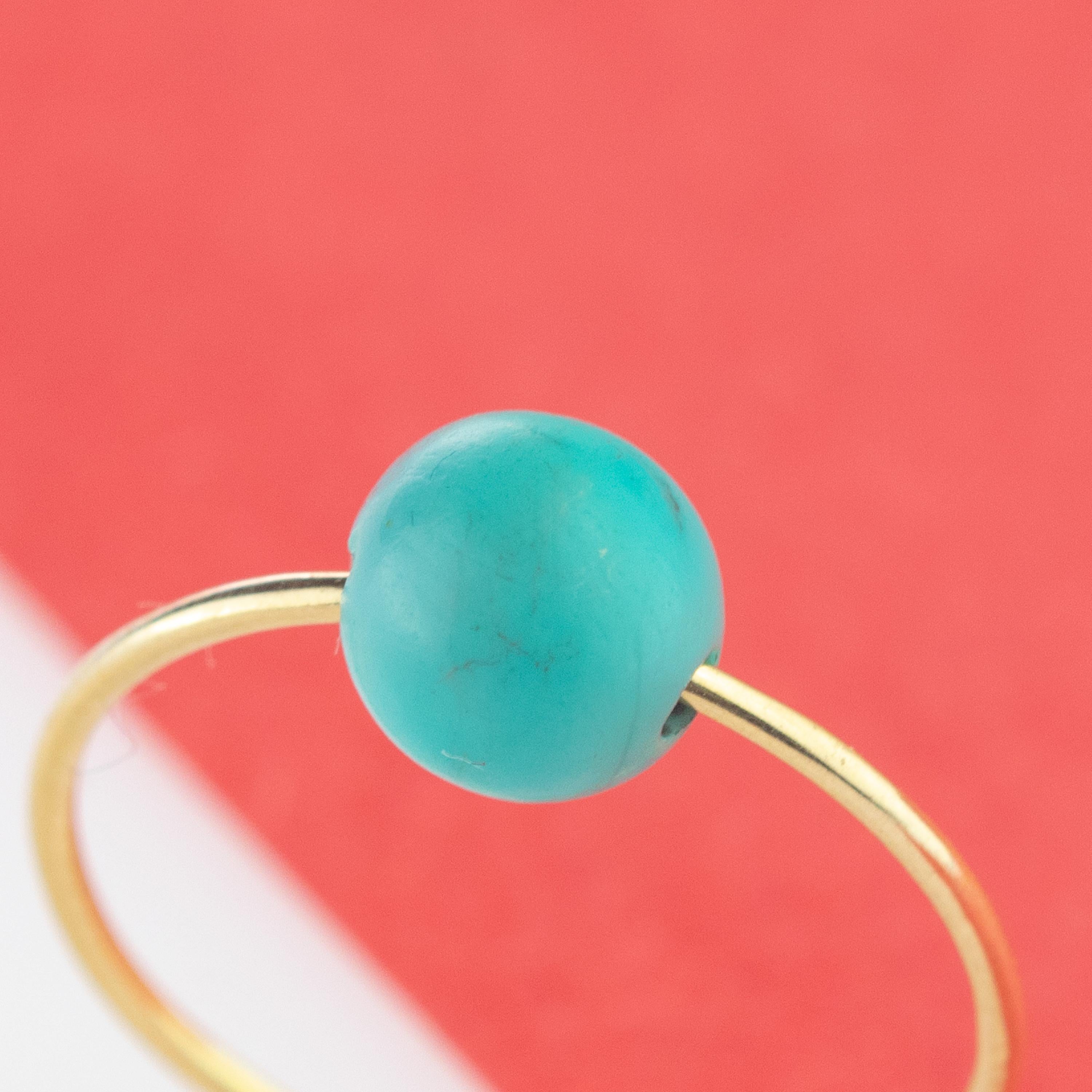 Moderne Bague à anneau Boho Planet Neptune solitaire en or 9 carats et turquoise naturelle ronde en vente