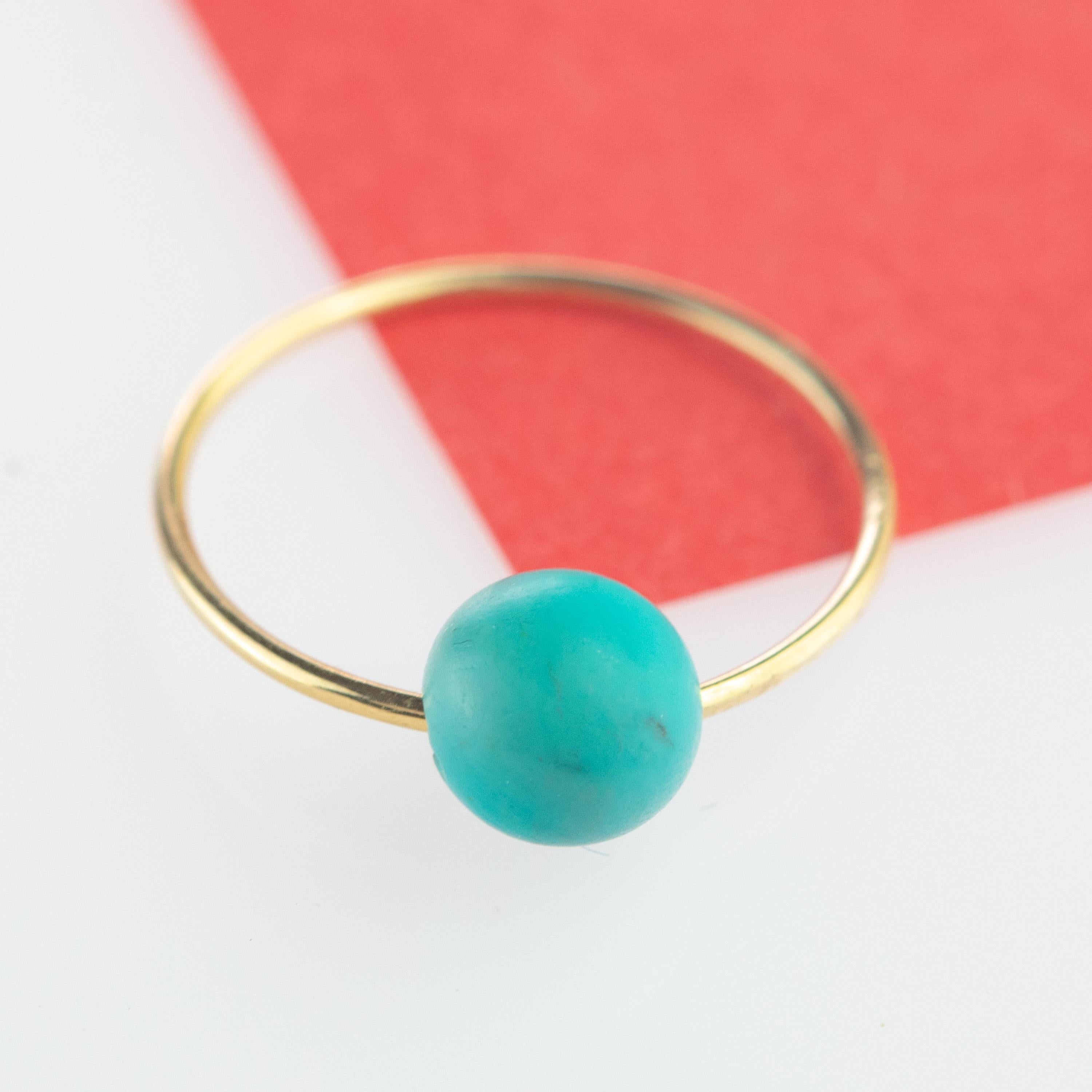 Taille ronde Bague à anneau Boho Planet Neptune solitaire en or 9 carats et turquoise naturelle ronde en vente