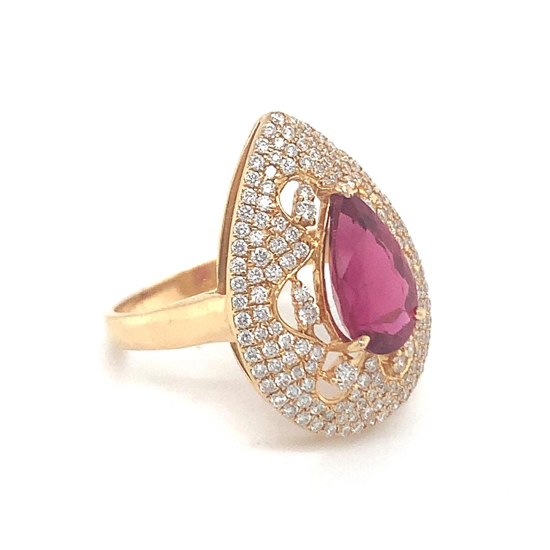 Natural Rubelite and Diamond ring in gold In New Condition For Sale In New York, NY