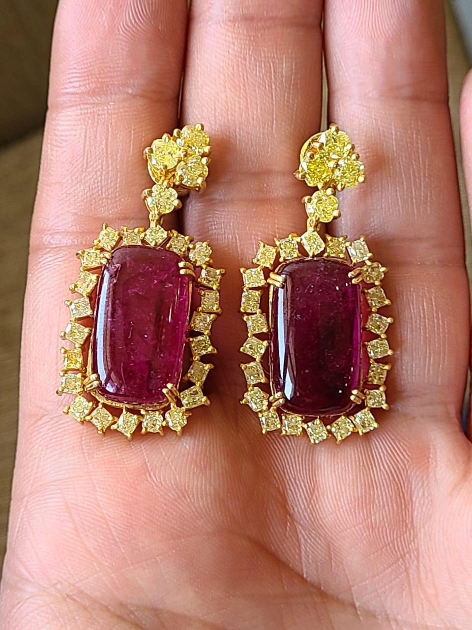 Natural Rubellite Cabochons & Yellow Diamonds Dangle Earrings Set in 18K Gold In New Condition For Sale In Hong Kong, HK