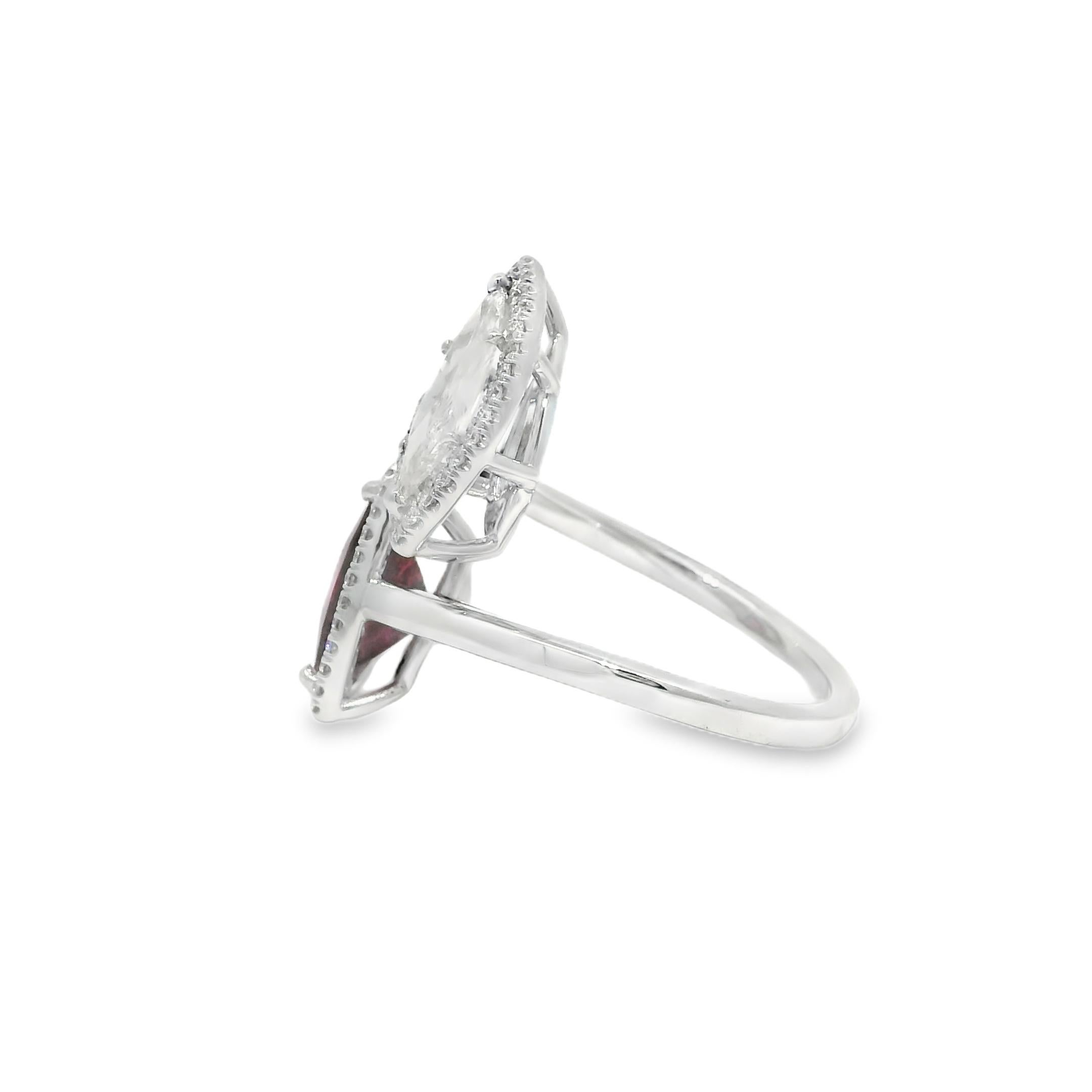 18k Weißgold Natürlicher Rubellit & Diamant Bypass Ring mit Marquise-Schliff

MATERIAL: 18k Weißgold
Details zum Diamanten: 
Der natürliche Diamant im Marquise-Schliff wiegt etwa 0,94 Karat. Der Diamant im Marquise-Schliff hat eine Farbe von etwa