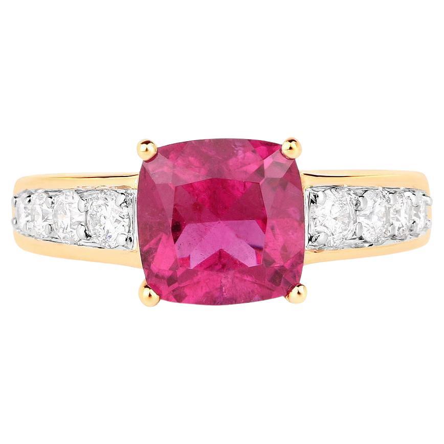 Anello con rubellite naturale e diamanti 2,6 carati in oro giallo 14 carati in vendita
