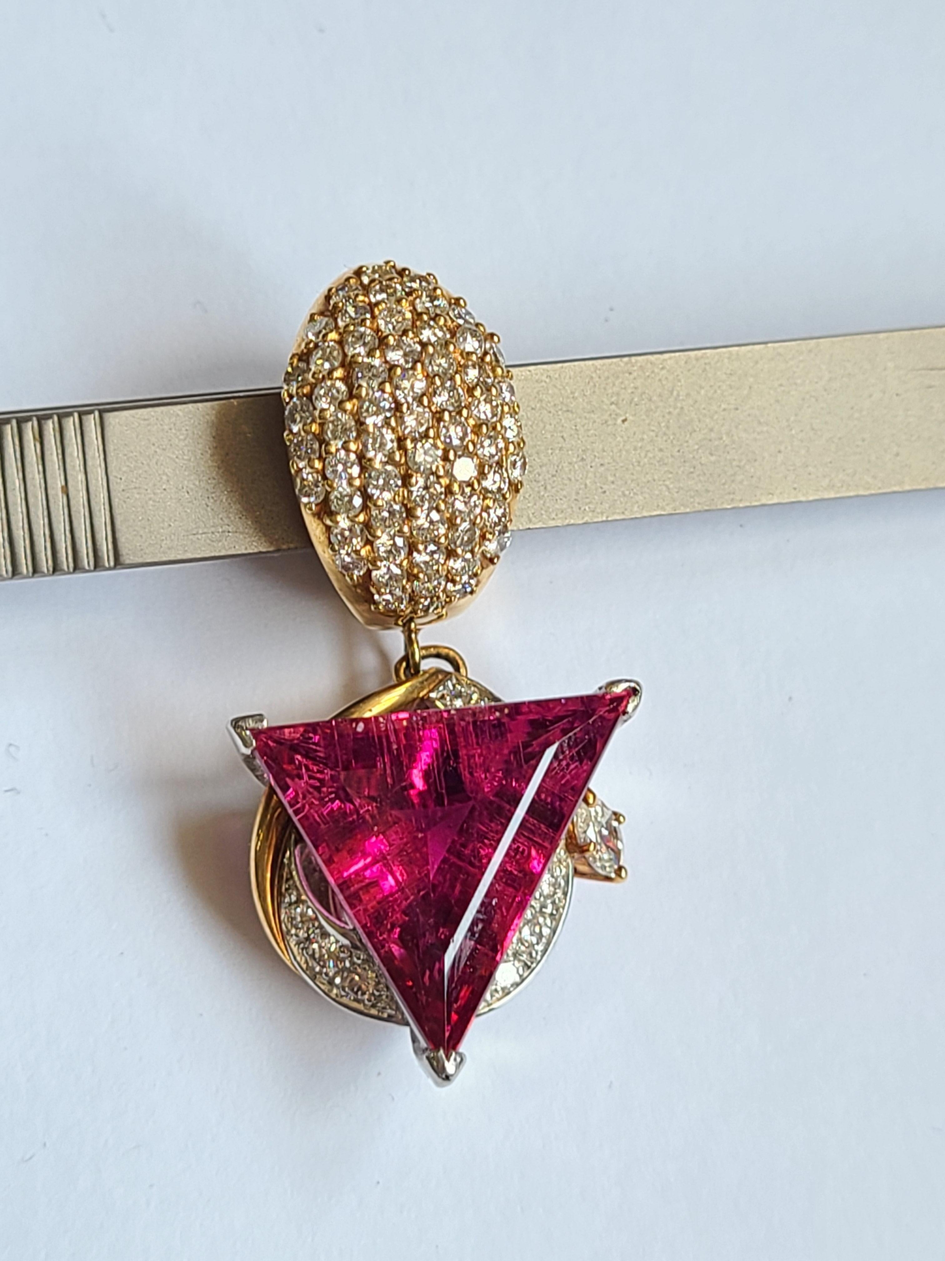 Natürlicher Rubellit-Anhänger im Trillionenschliff aus 18 Karat und Platin mit Diamanten (Trillionschliff)