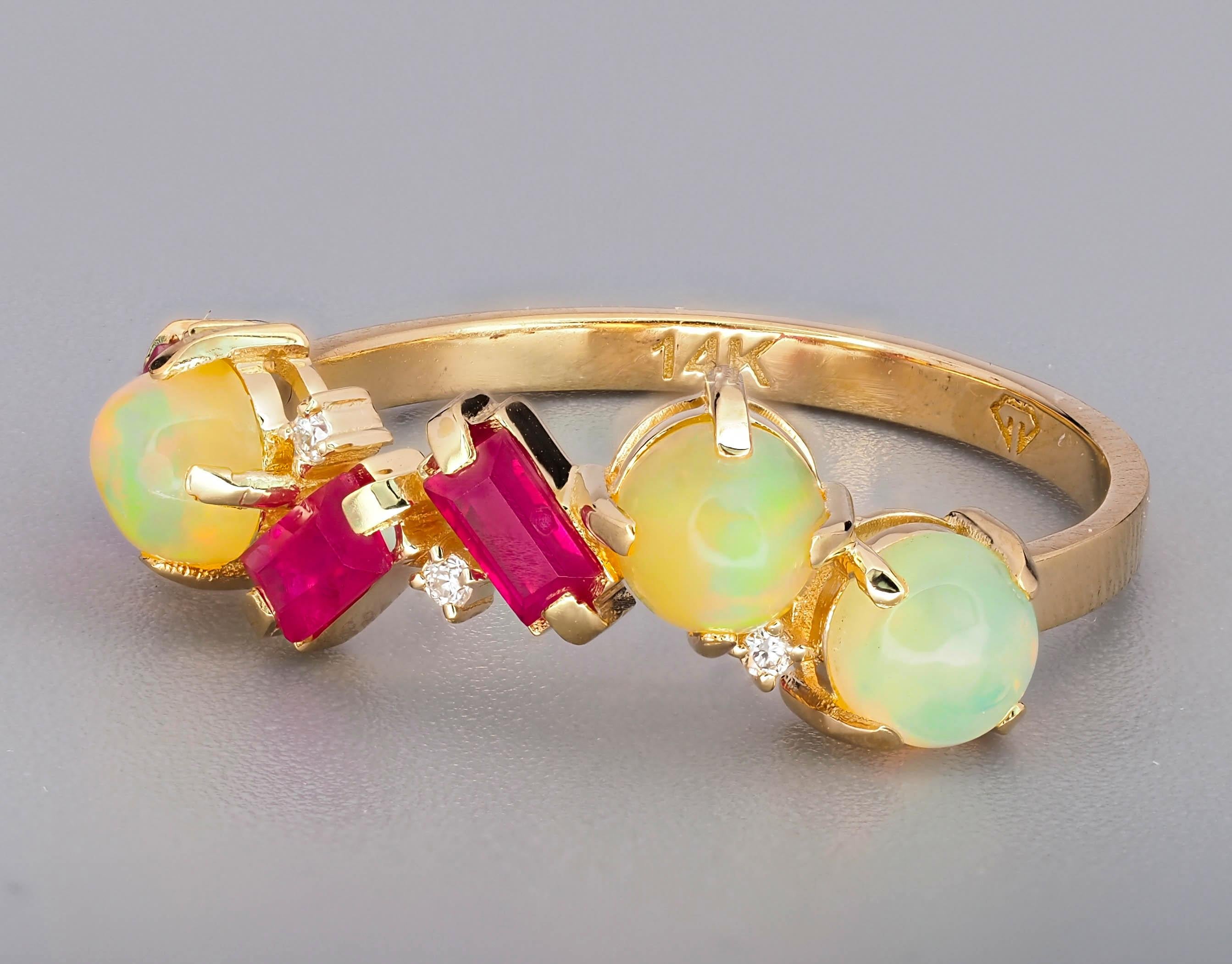 Ring mit natürlichen Rubinen, Opalen und Diamanten. (Baguetteschliff) im Angebot
