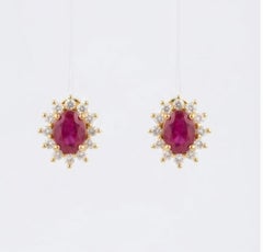 Ohrringe aus 18-karätigem Gelbgold mit einem natürlichen Rubin (1,30 Karat) und Diamanten (0,32 Karat)