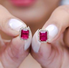 Orecchino con rubino naturale da 2,71 carati e diamante da 0,26 carati in oro 14k